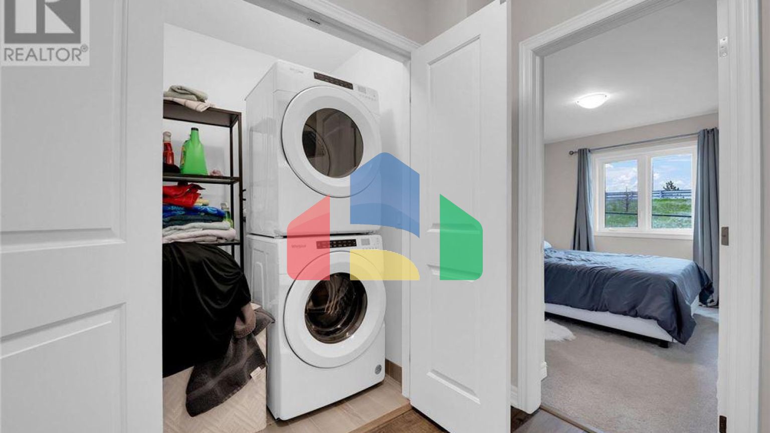 Residential - Single Family Home - Hamilton, Canada - Canada