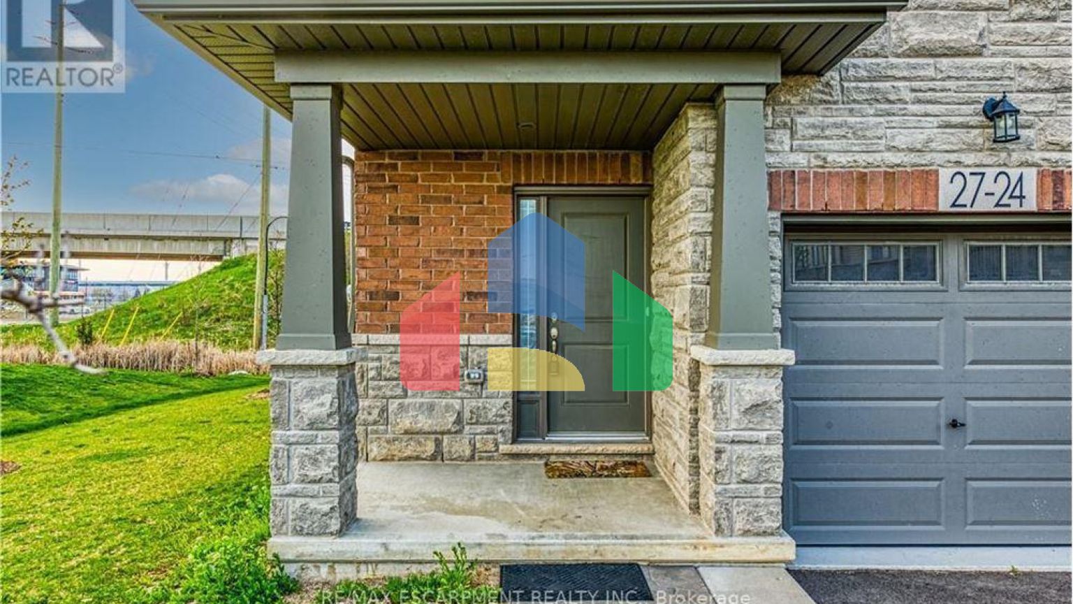 Residential - Single Family Home - Hamilton, Canada - Canada