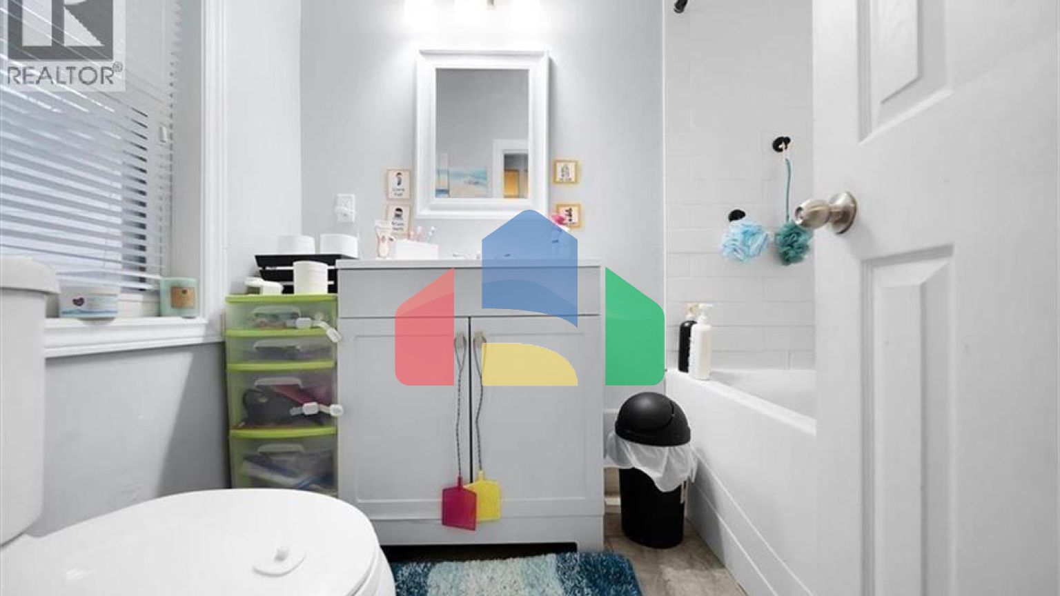 Residential - Single Family Home - Hamilton, Canada - Canada