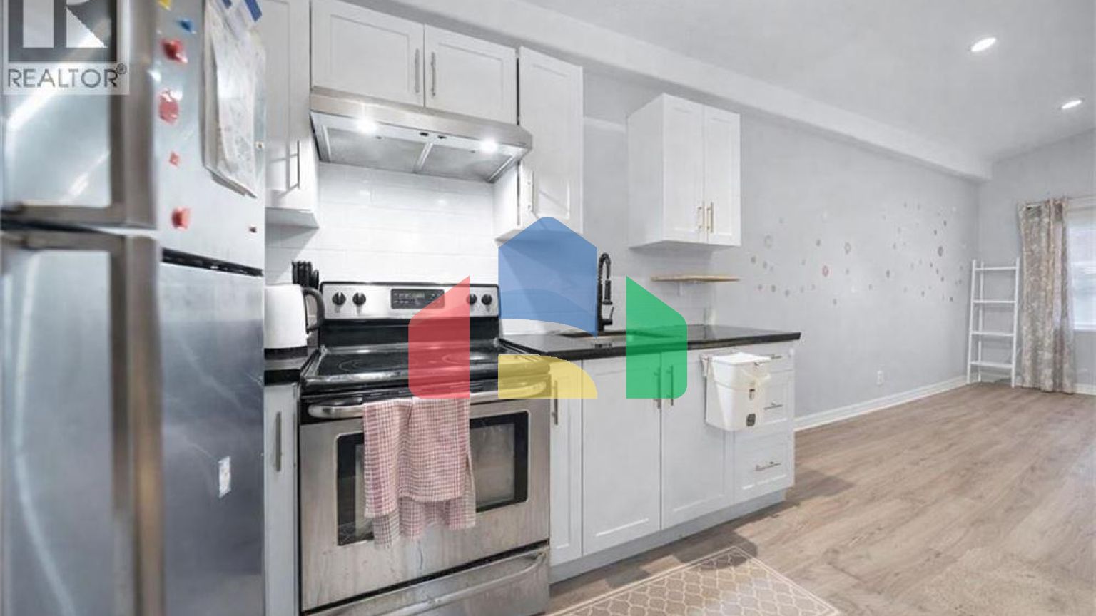 Residential - Single Family Home - Hamilton, Canada - Canada