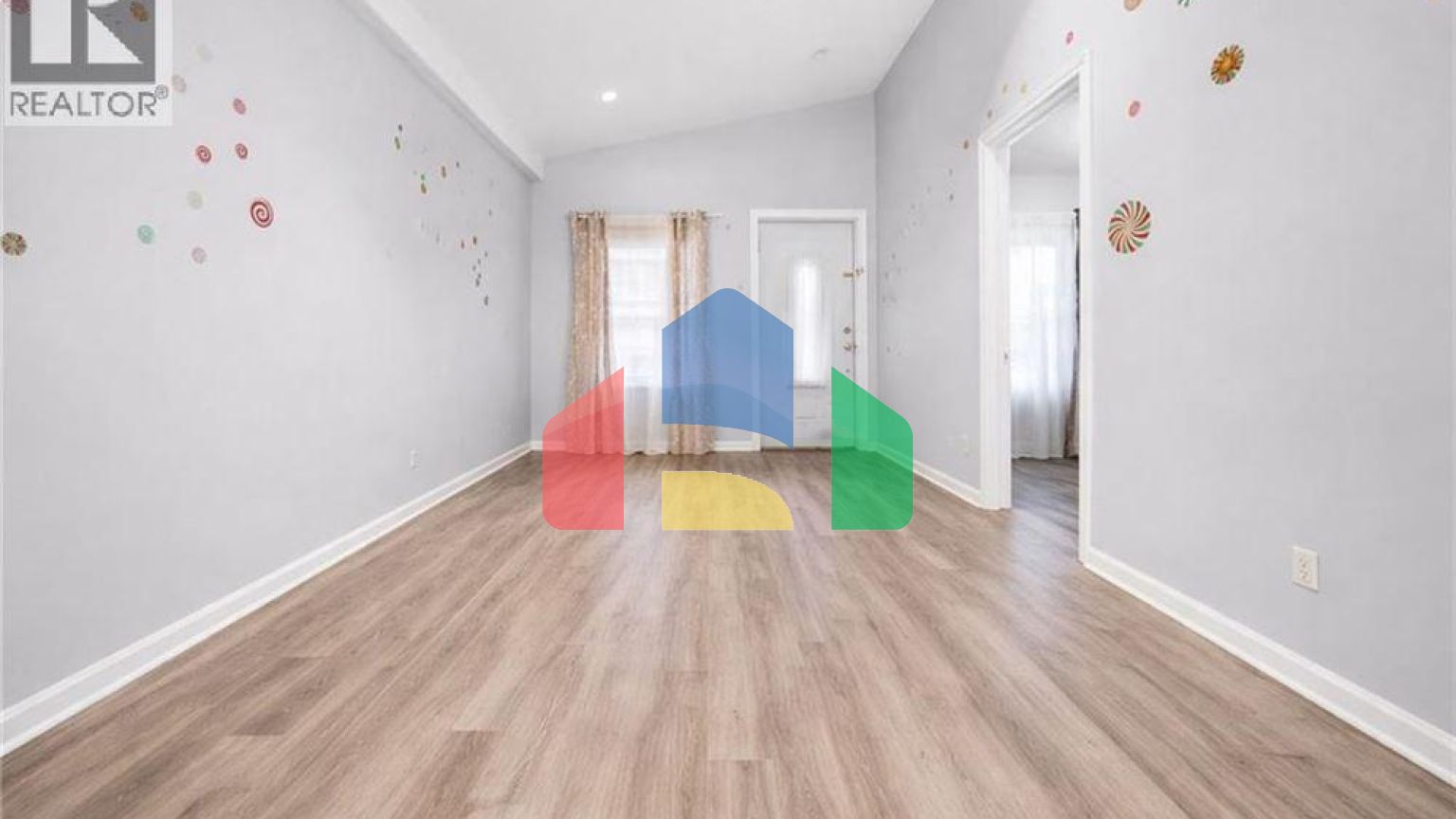 Residential - Single Family Home - Hamilton, Canada - Canada