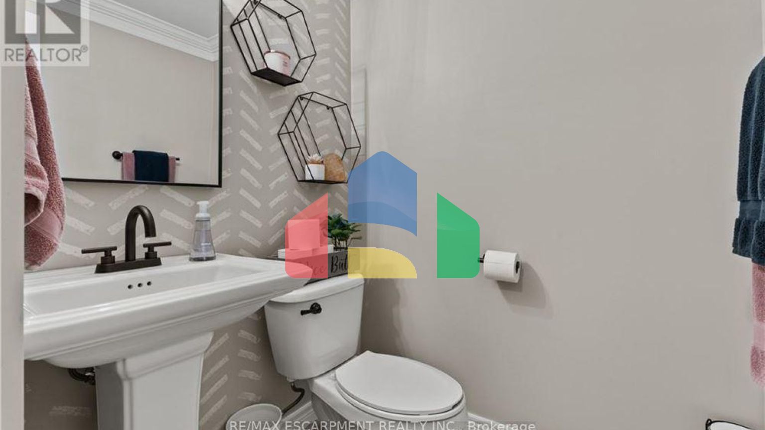 Residential - Single Family Home - Hamilton, Canada - Canada