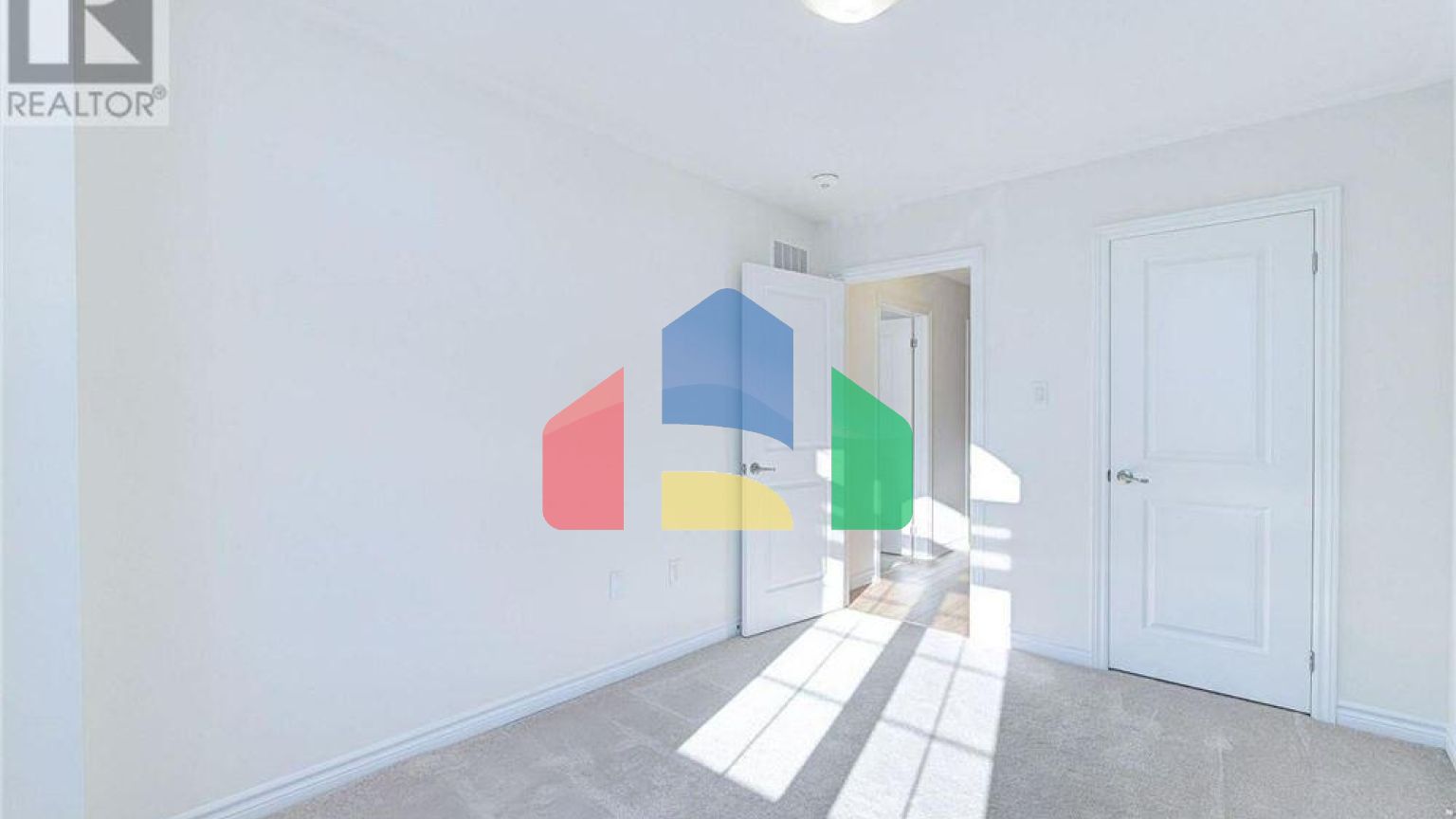 Residential - Single Family Home - Hamilton, Canada - Canada