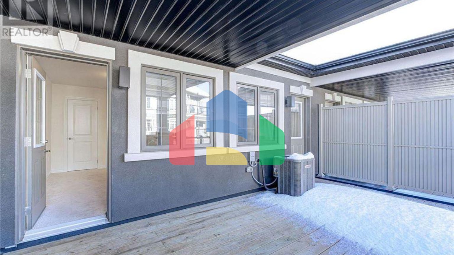 Residential - Single Family Home - Hamilton, Canada - Canada