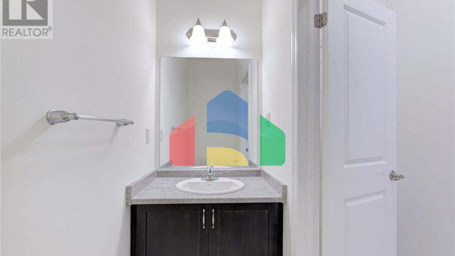 Residential - Single Family Home - Hamilton, Canada - Canada