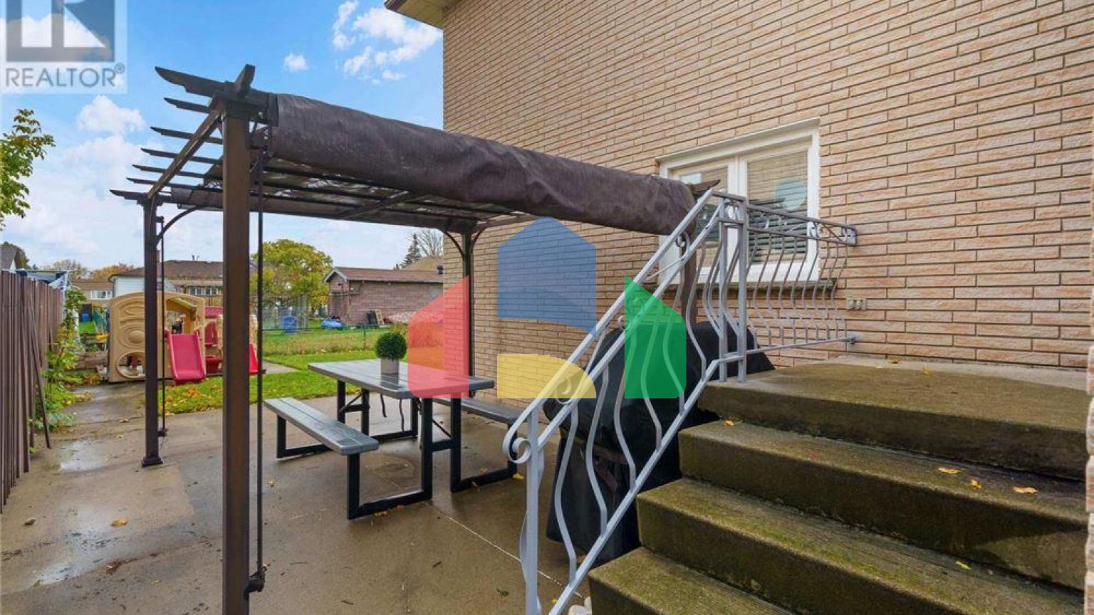 Residential - Single Family Home - Hamilton, Canada - Canada