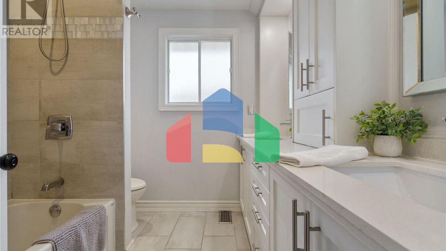 Residential - Single Family Home - Hamilton, Canada - Canada