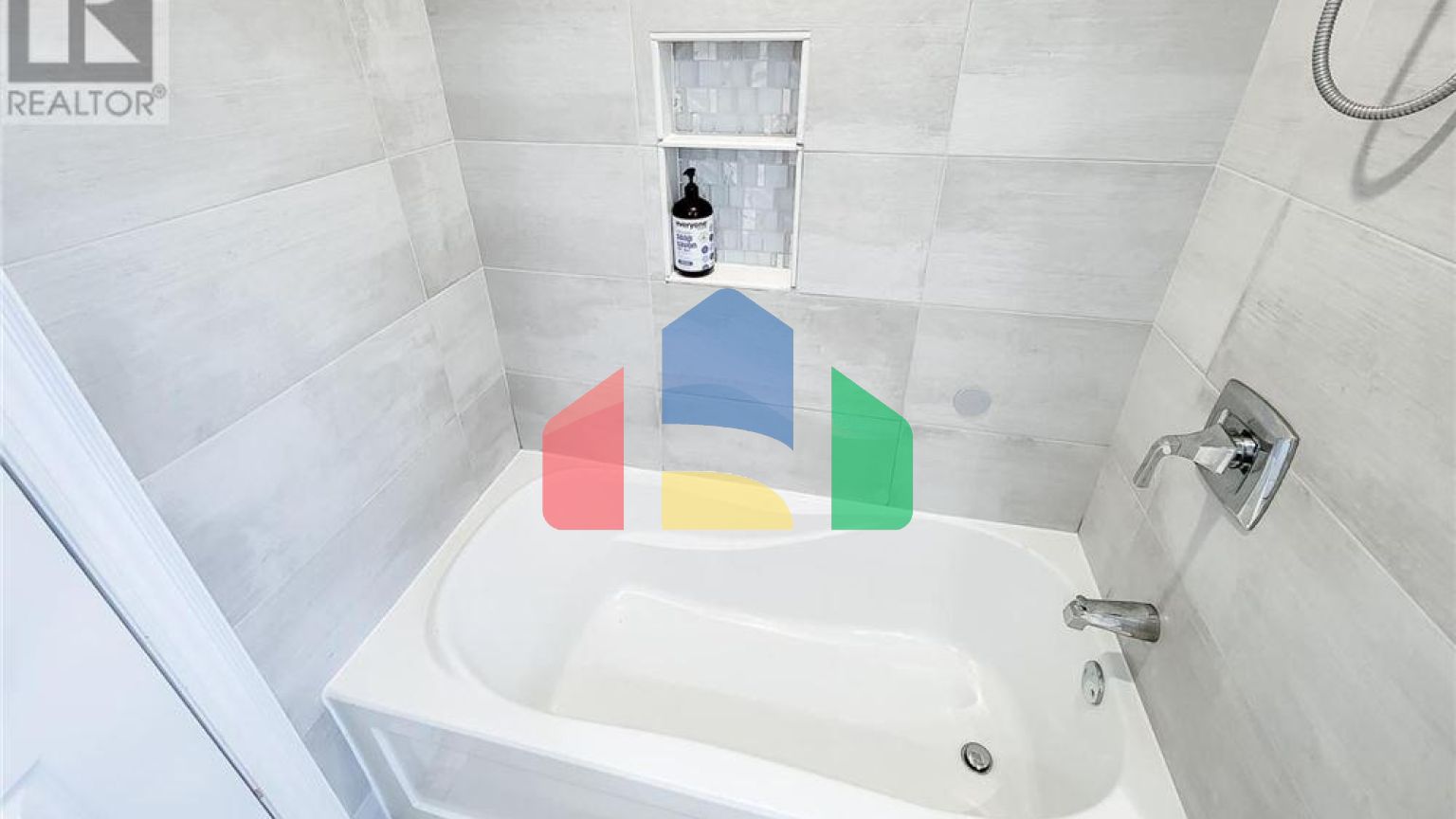 Residential - Single Family Home - Hamilton, Canada - Canada