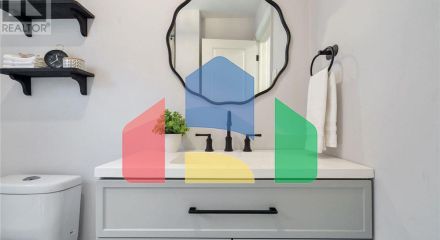 Residential - Single Family Home - Hamilton, Canada - Canada