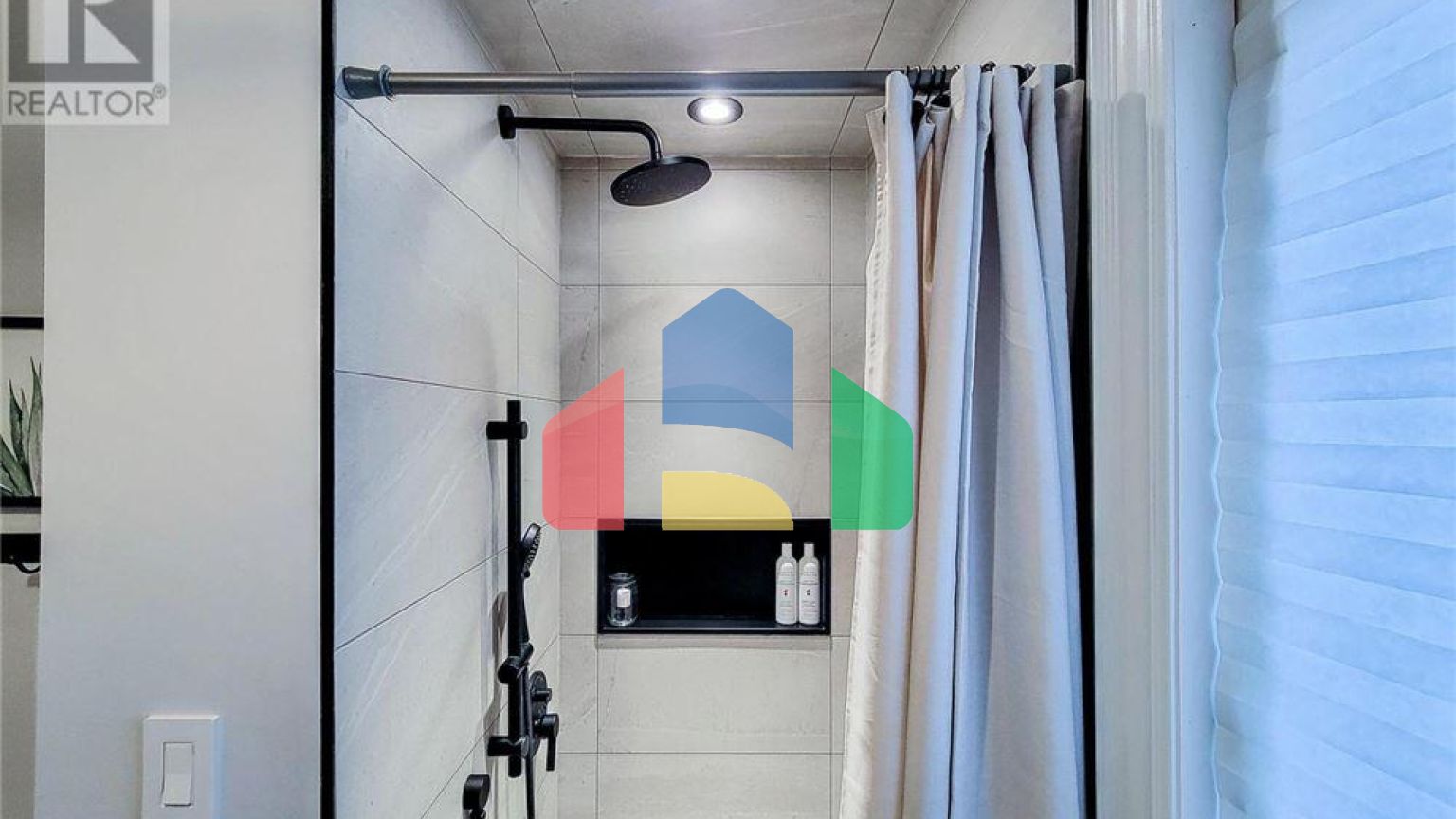 Residential - Single Family Home - Hamilton, Canada - Canada