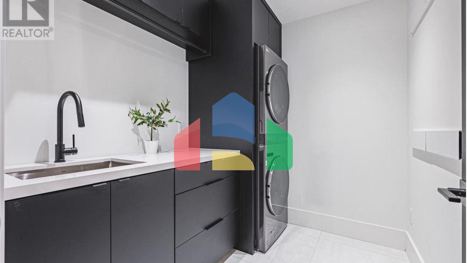 Residential - Single Family Home - Hamilton, Canada - Canada