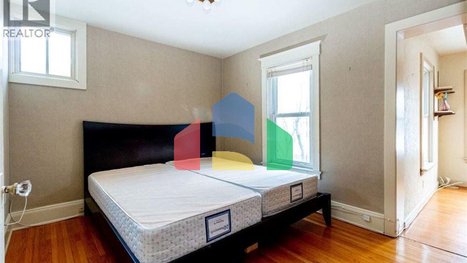 Residential - Single Family Home - Hamilton, Canada - Canada