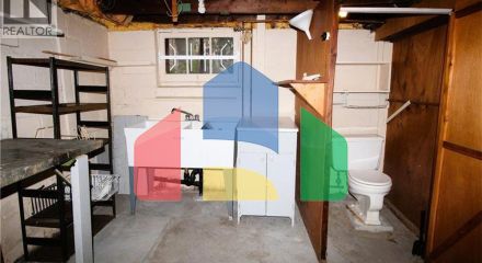 Residential - Single Family Home - Hamilton, Canada - Canada