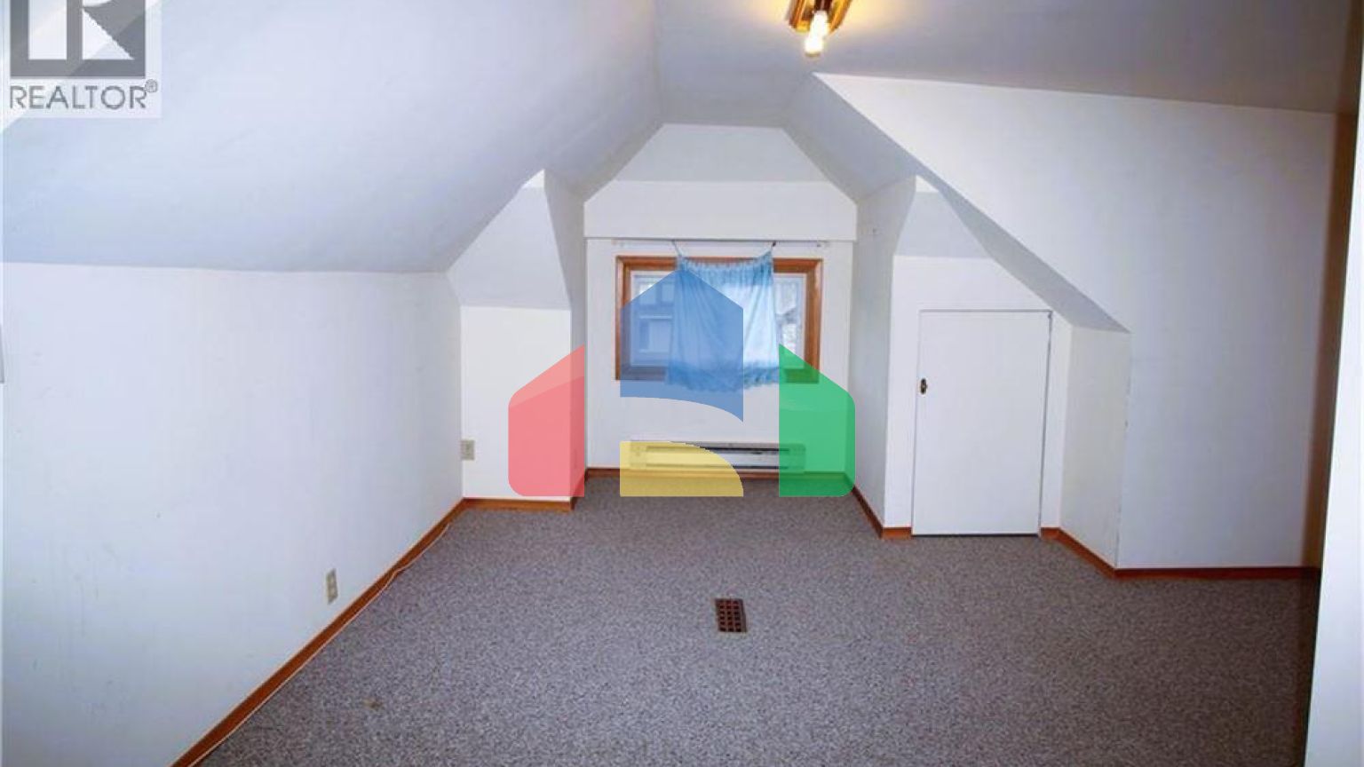 Residential - Single Family Home - Hamilton, Canada - Canada