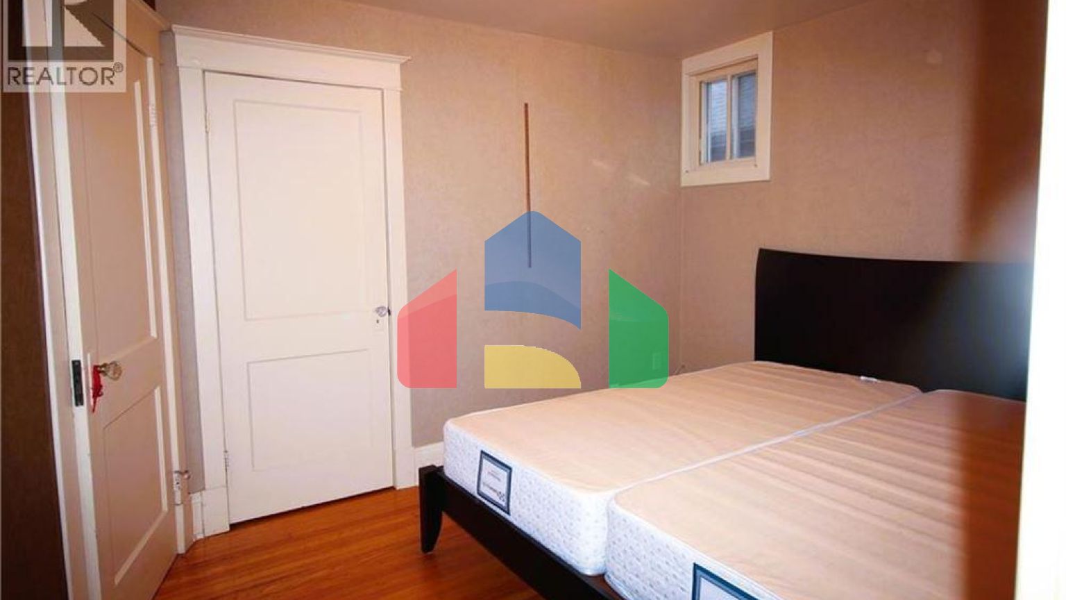 Residential - Single Family Home - Hamilton, Canada - Canada