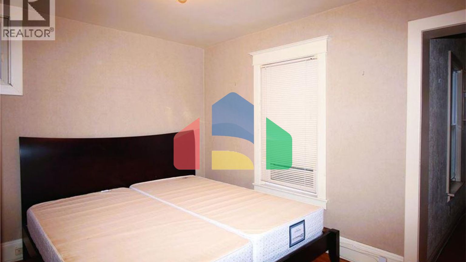 Residential - Single Family Home - Hamilton, Canada - Canada