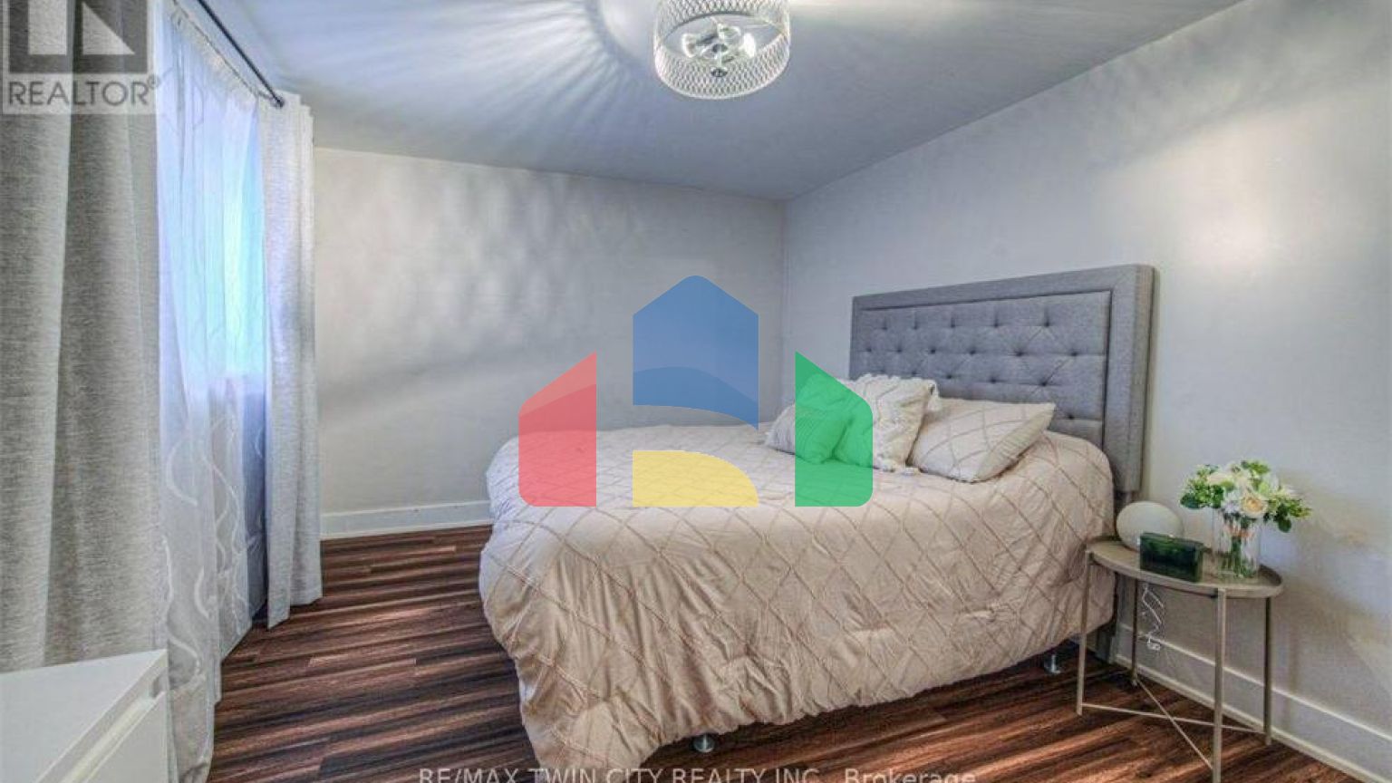 Residential - Single Family Home - Hamilton, Canada - Canada