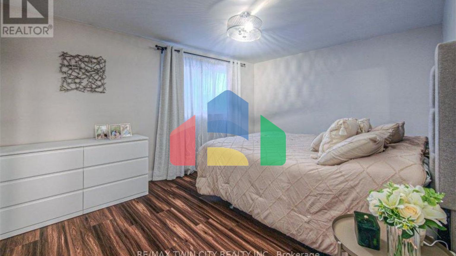 Residential - Single Family Home - Hamilton, Canada - Canada