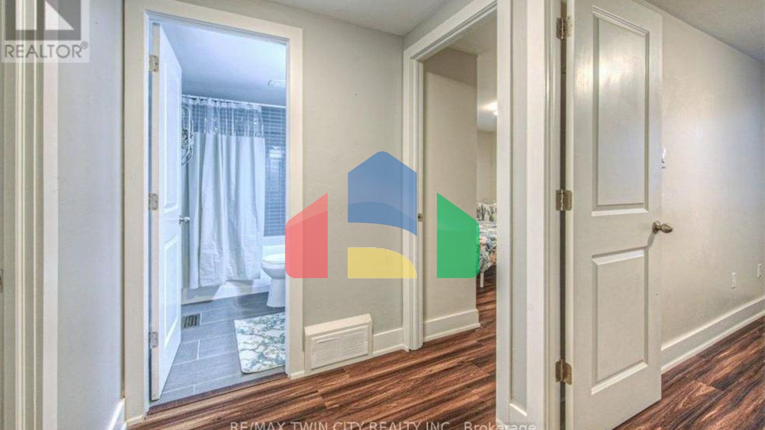 Residential - Single Family Home - Hamilton, Canada - Canada