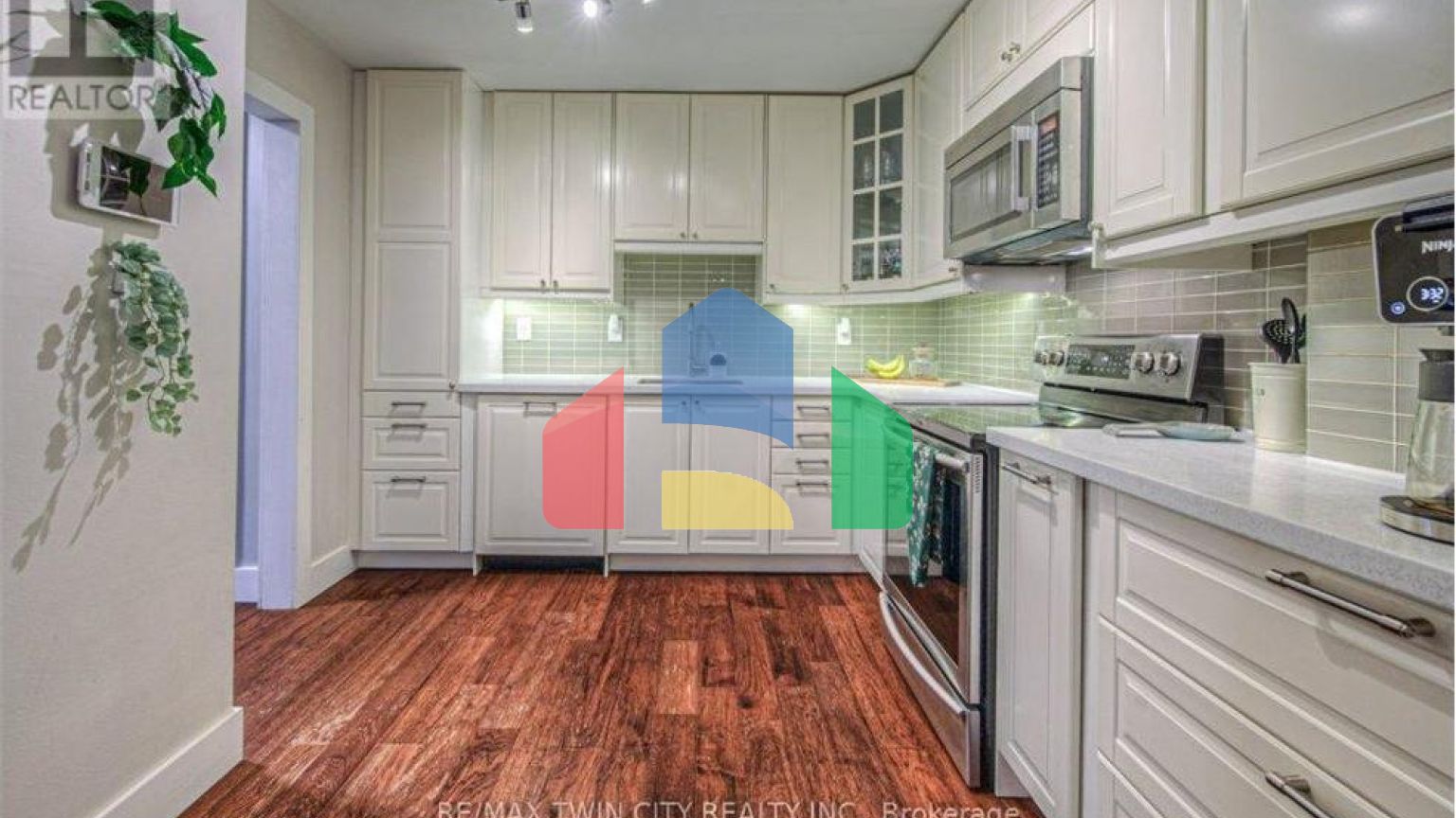 Residential - Single Family Home - Hamilton, Canada - Canada