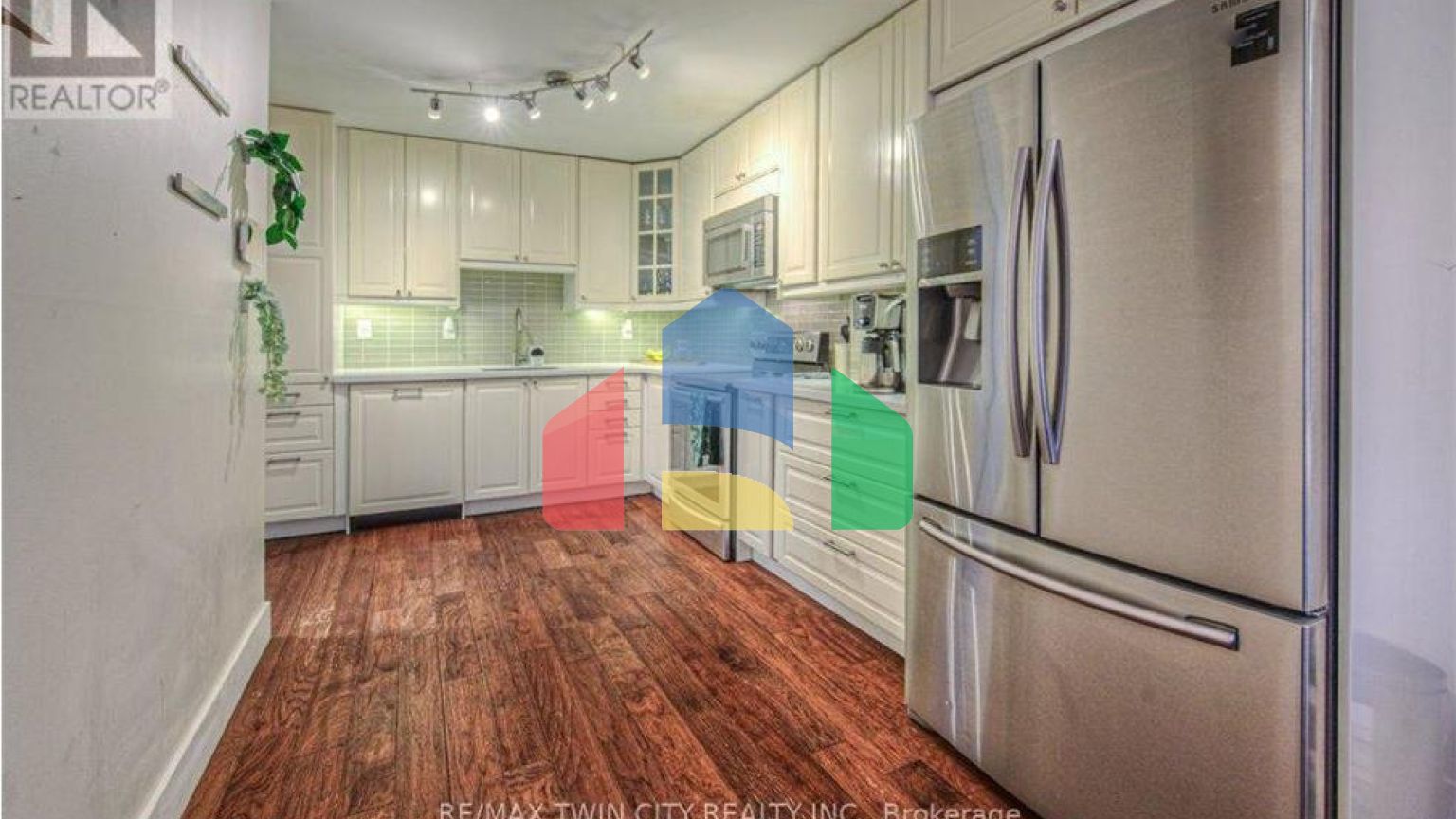 Residential - Single Family Home - Hamilton, Canada - Canada