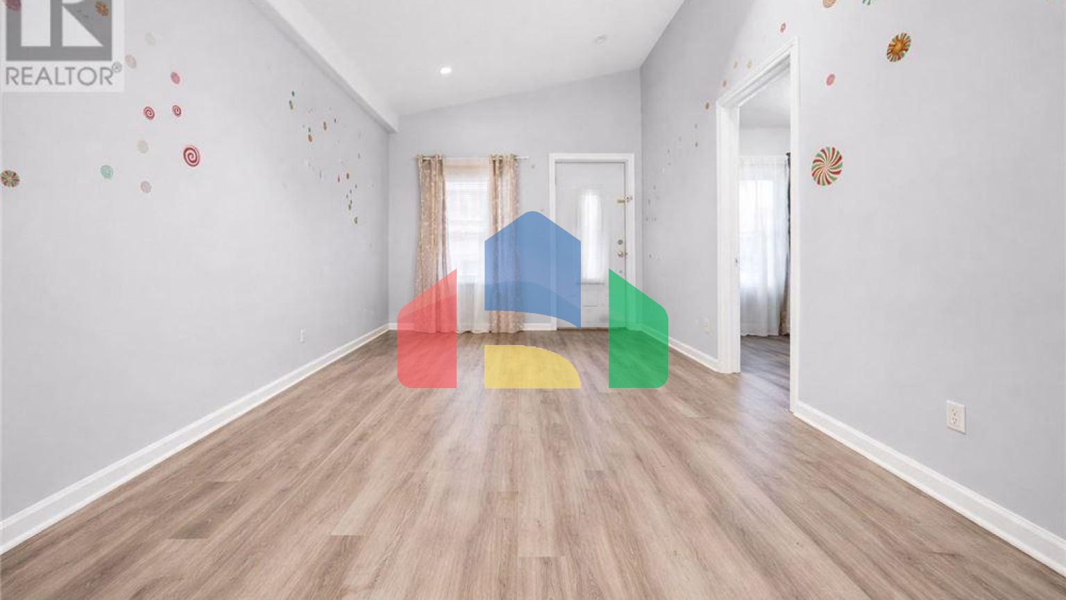 Residential - Single Family Home - Hamilton, Canada - Canada