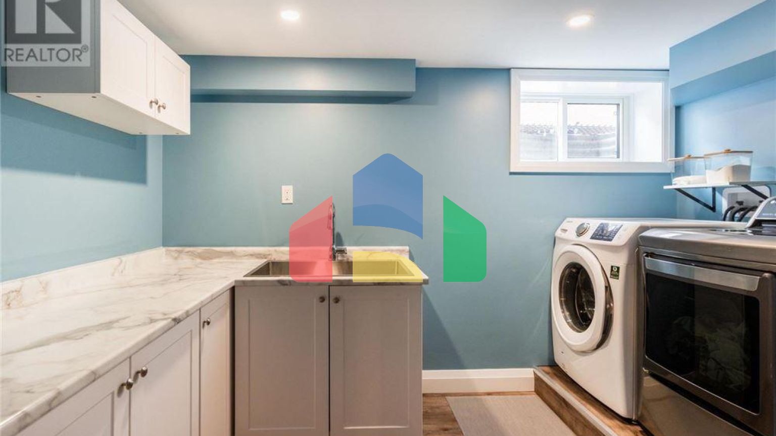 Residential - Single Family Home - Hamilton, Canada - Canada