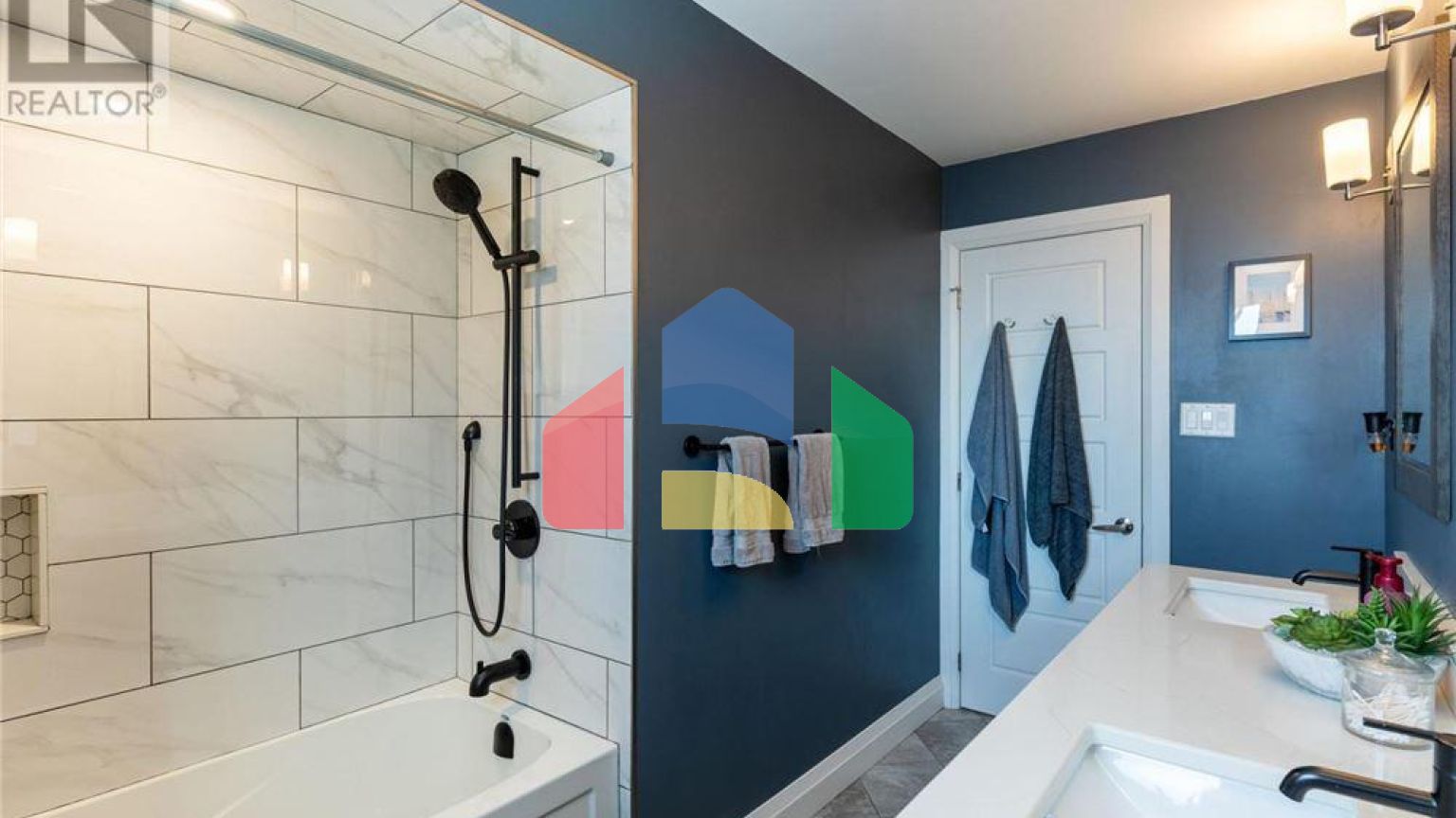 Residential - Single Family Home - Hamilton, Canada - Canada