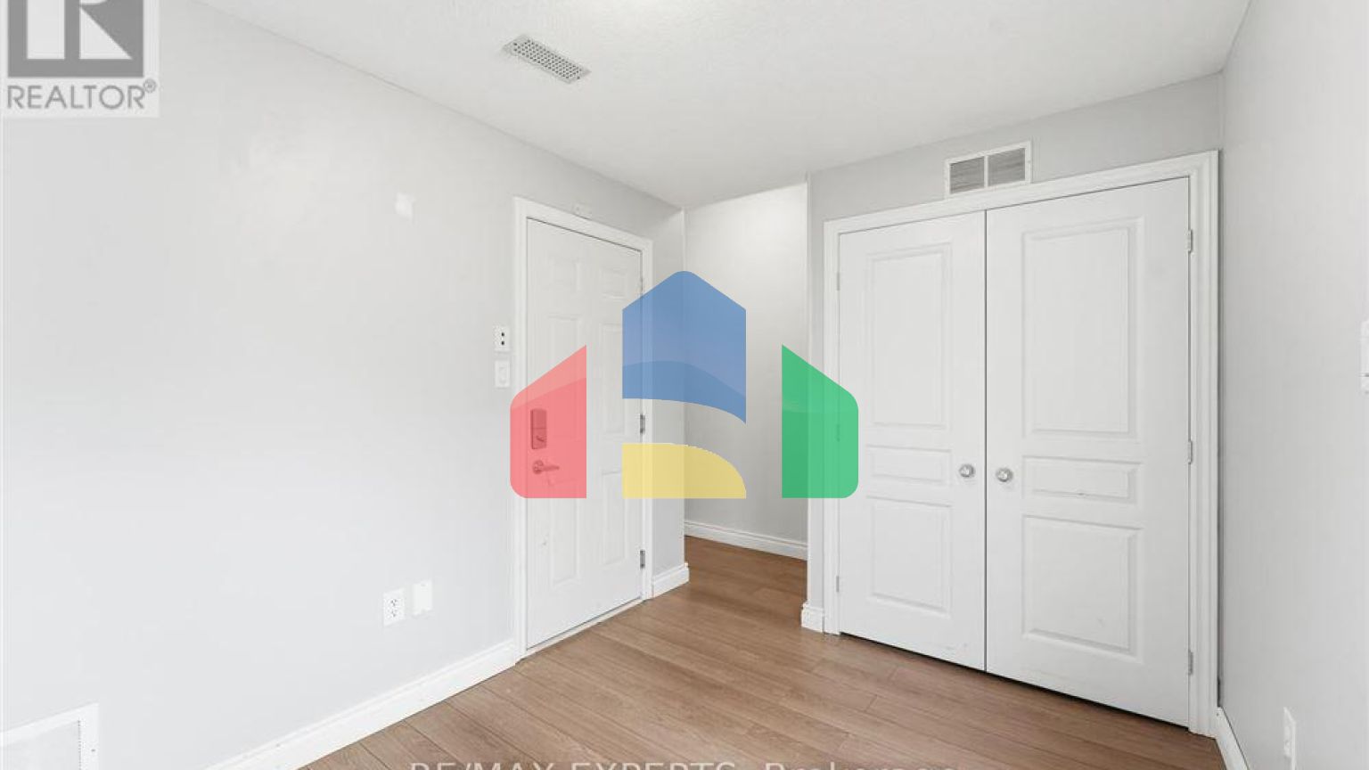 Residential - Single Family Home - Hamilton, Canada - Canada