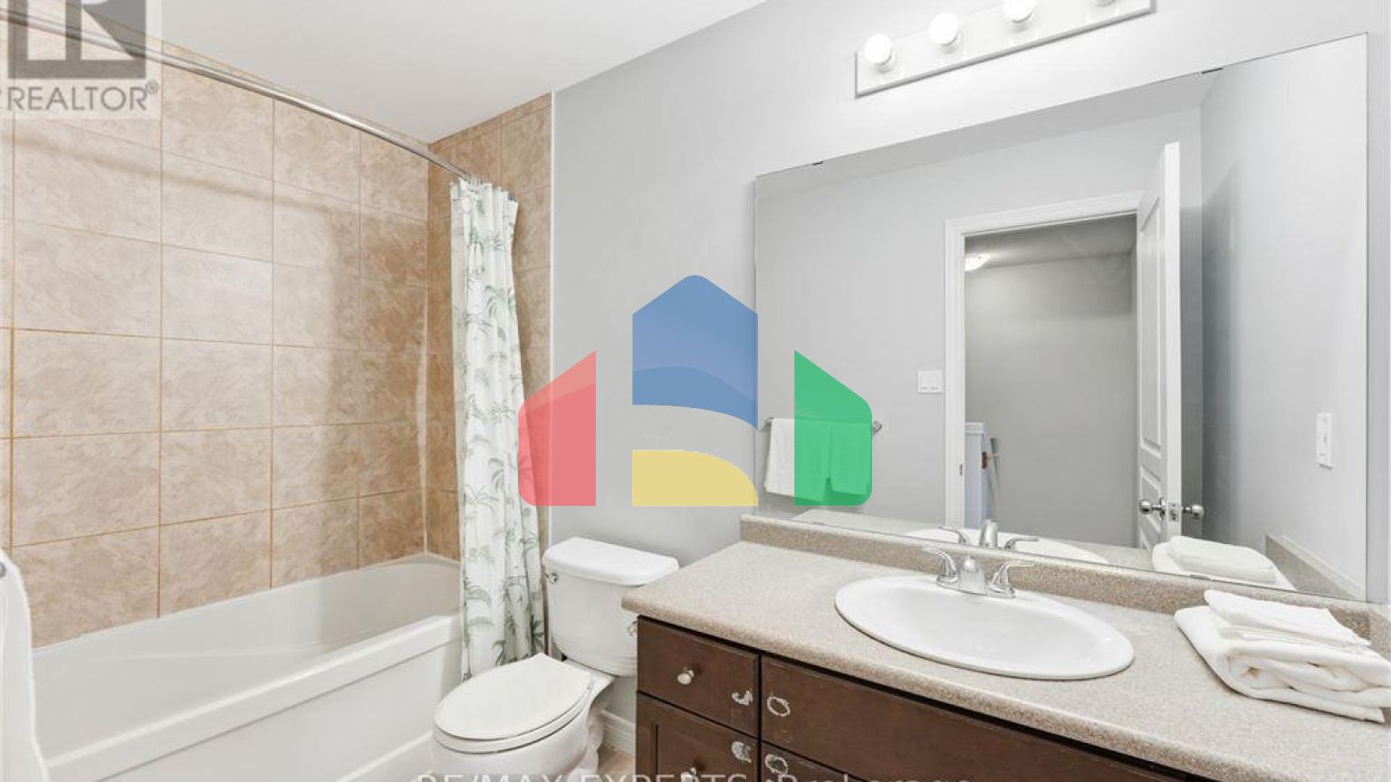 Residential - Single Family Home - Hamilton, Canada - Canada