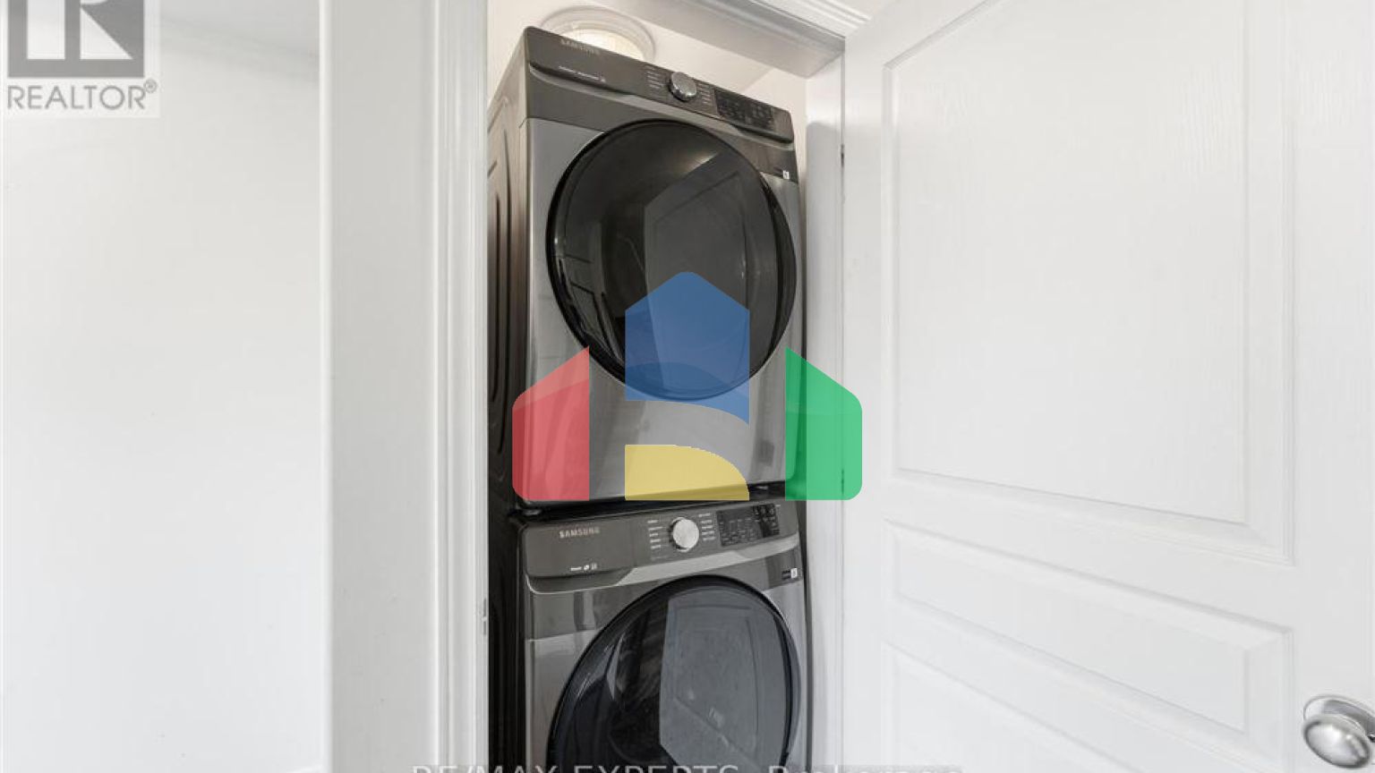 Residential - Single Family Home - Hamilton, Canada - Canada