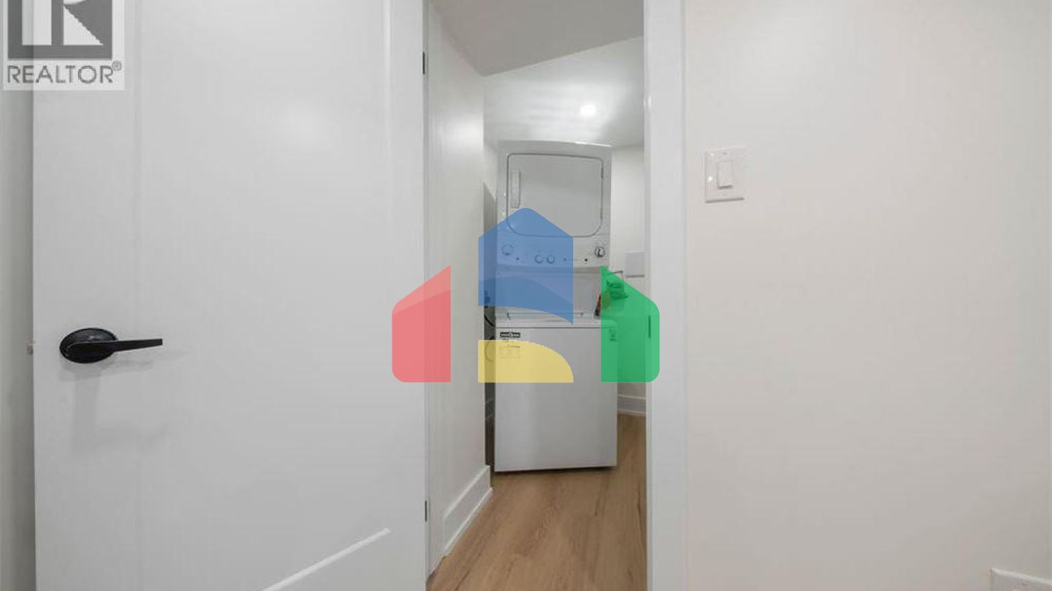 Residential - Single Family Home - Hamilton, Canada - Canada