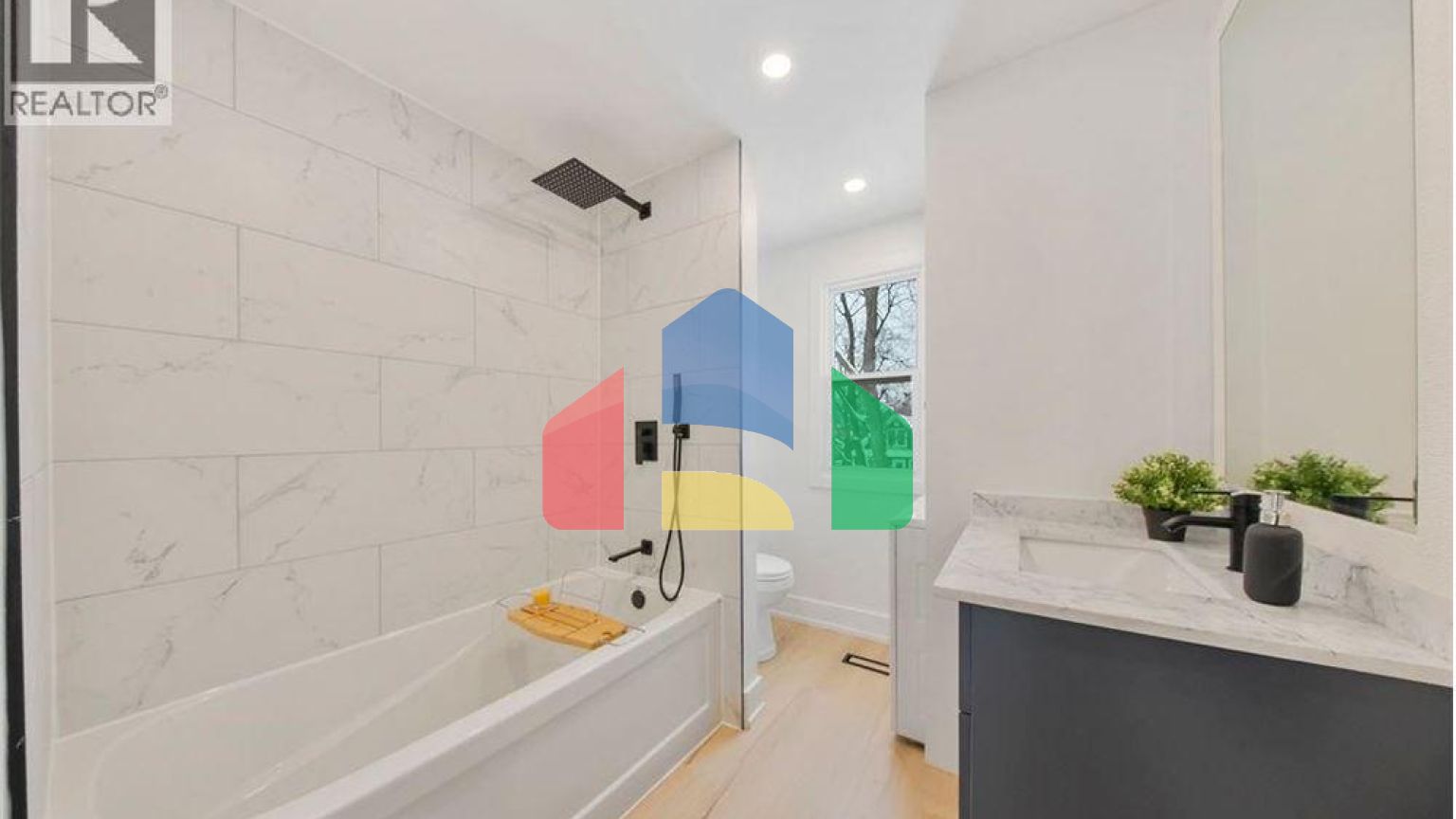 Residential - Single Family Home - Hamilton, Canada - Canada