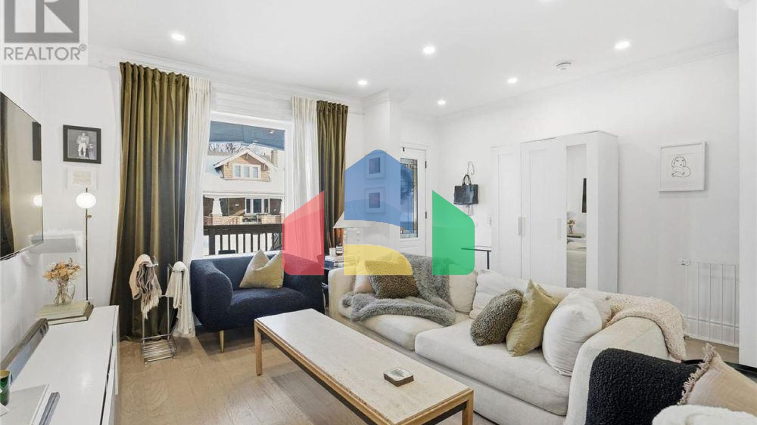 Residential - Single Family Home - Hamilton, Canada - Canada