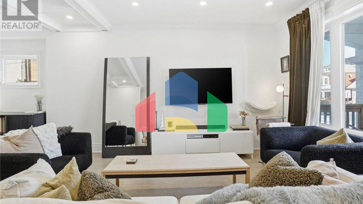 Residential - Single Family Home - Hamilton, Canada - Canada