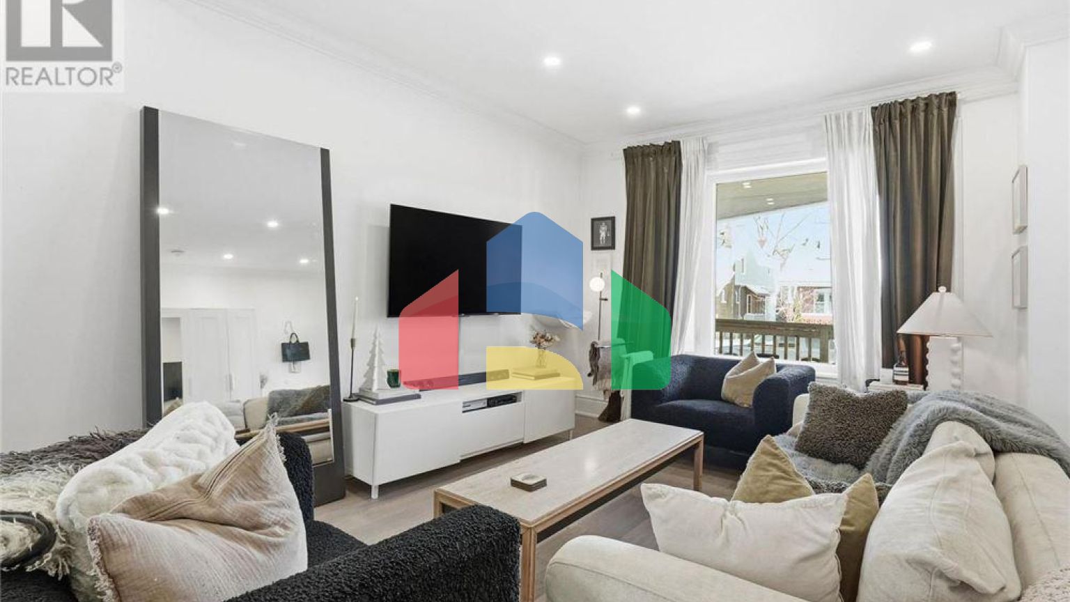 Residential - Single Family Home - Hamilton, Canada - Canada