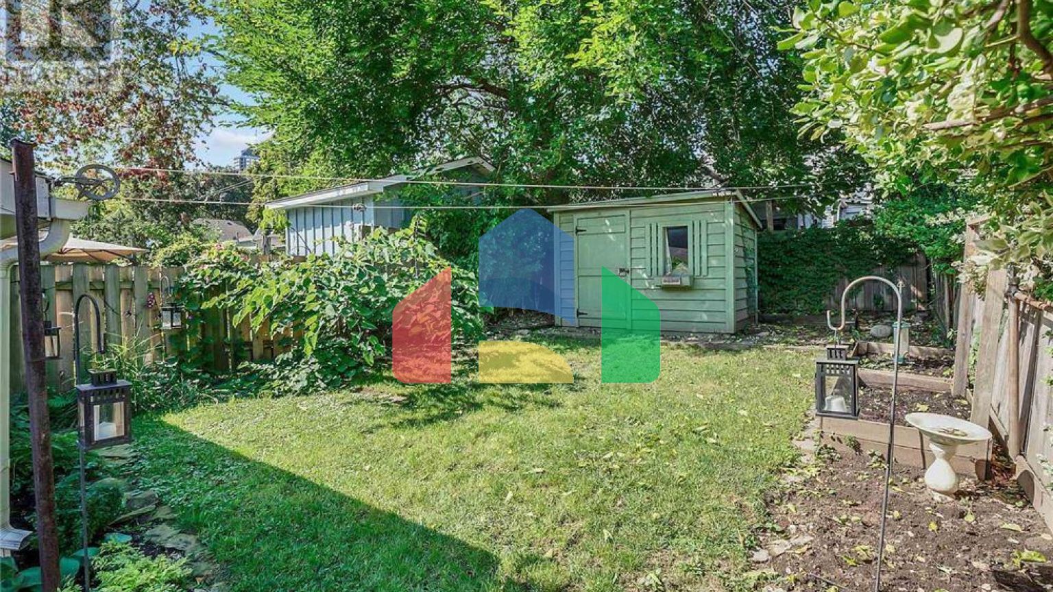 Residential - Single Family Home - Hamilton, Canada - Canada