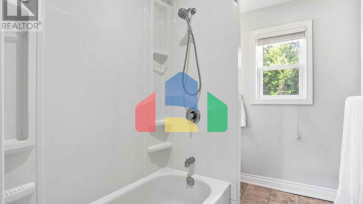 Residential - Single Family Home - Hamilton, Canada - Canada