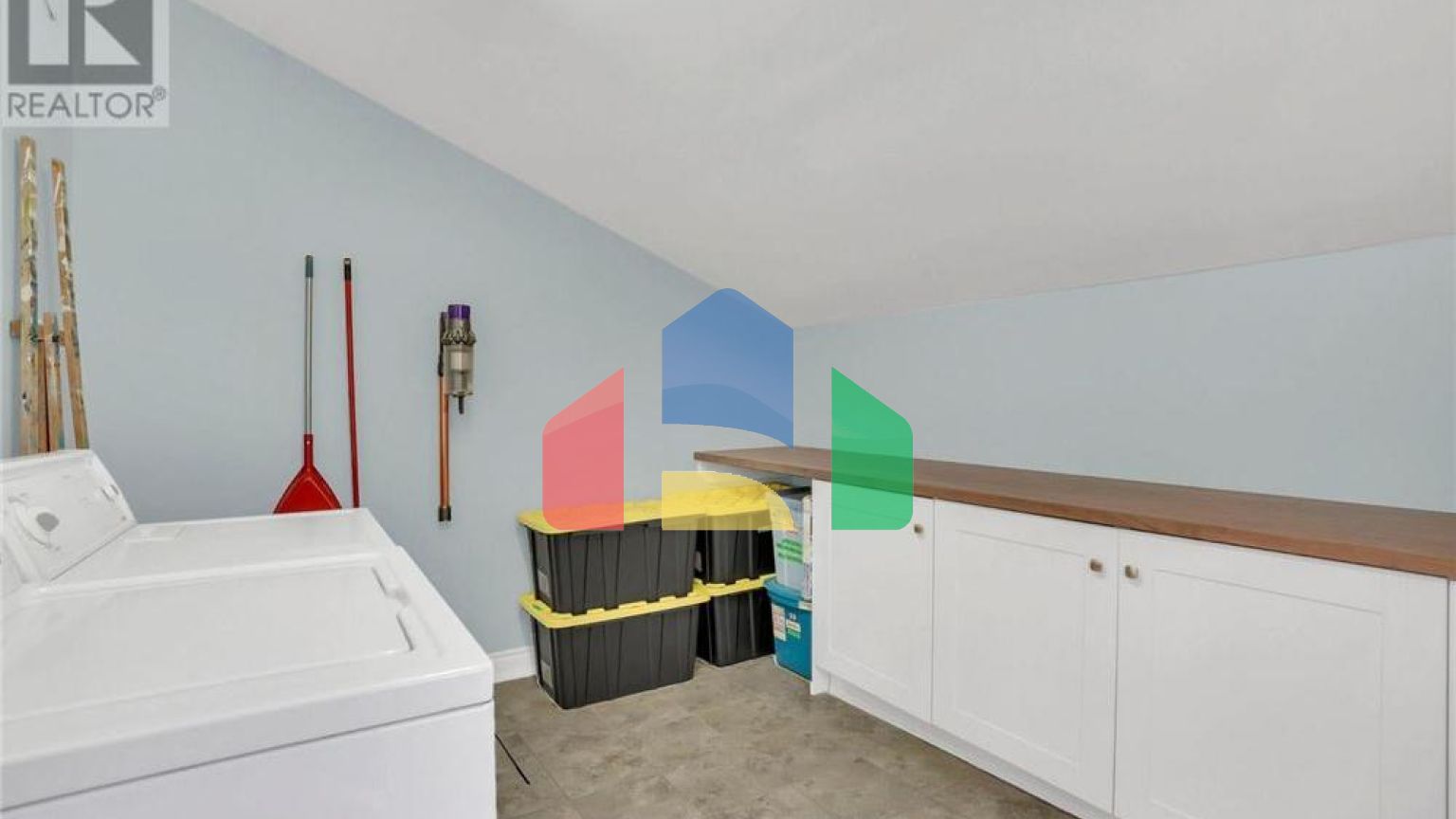 Residential - Single Family Home - Hamilton, Canada - Canada