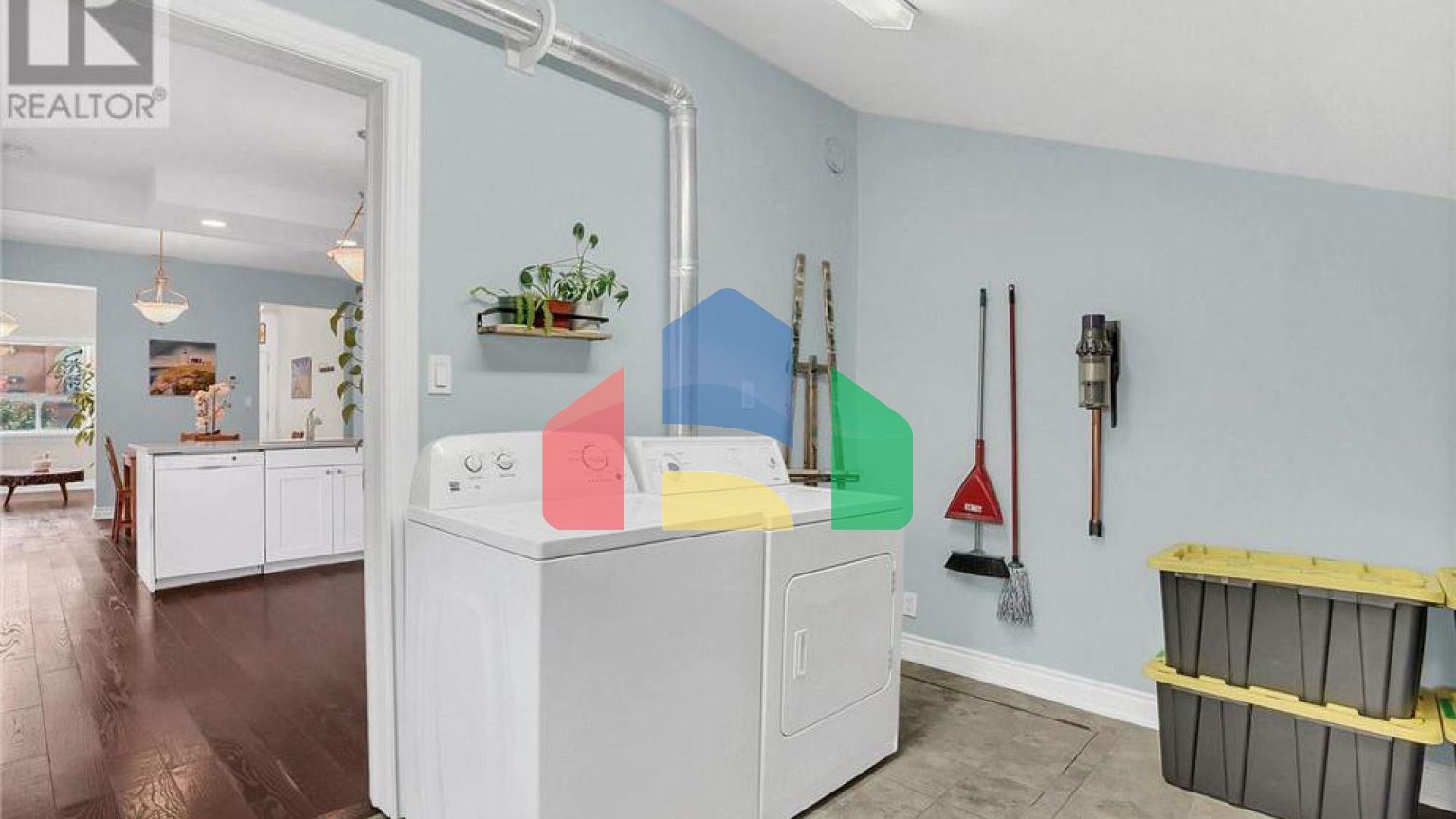 Residential - Single Family Home - Hamilton, Canada - Canada