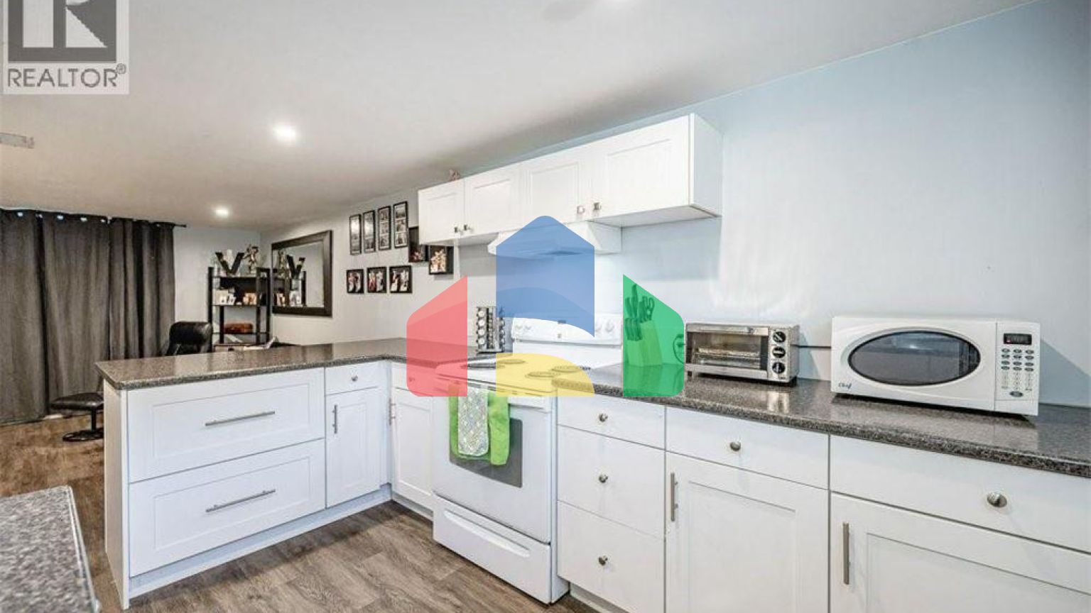 Residential - Single Family Home - Hamilton, Canada - Canada