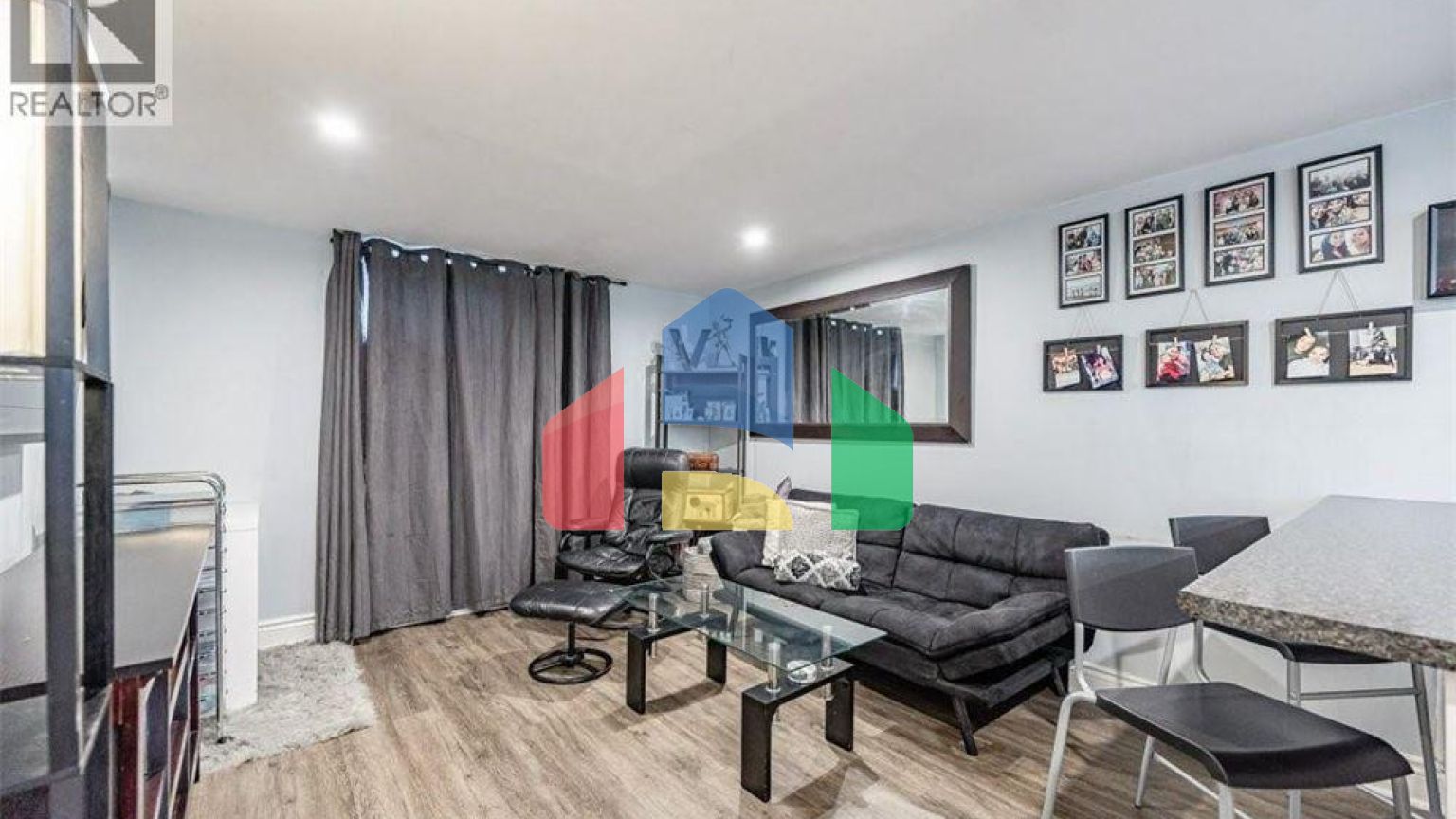 Residential - Single Family Home - Hamilton, Canada - Canada