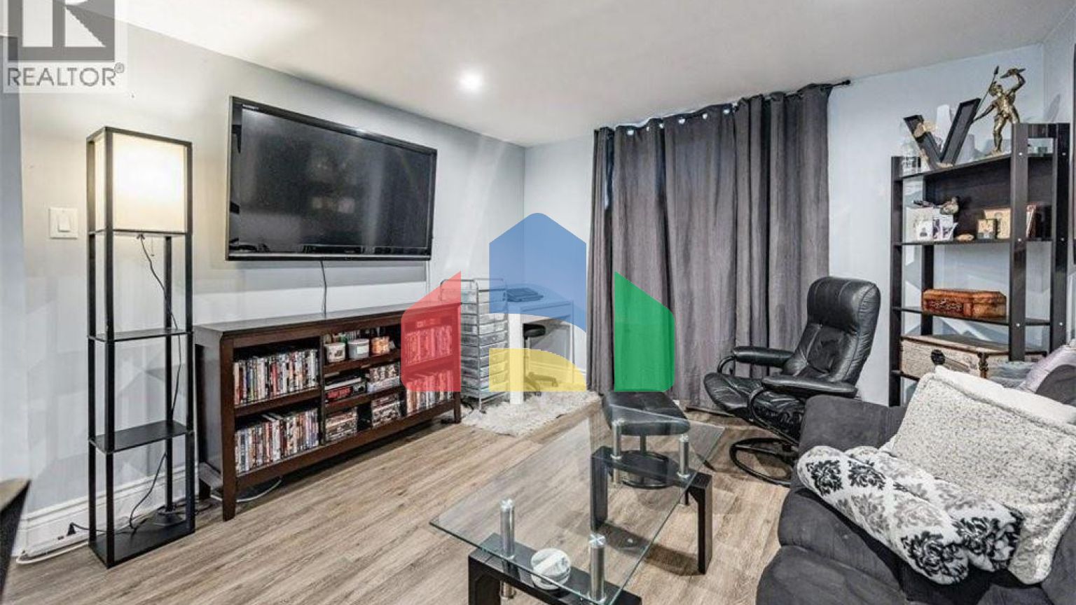 Residential - Single Family Home - Hamilton, Canada - Canada