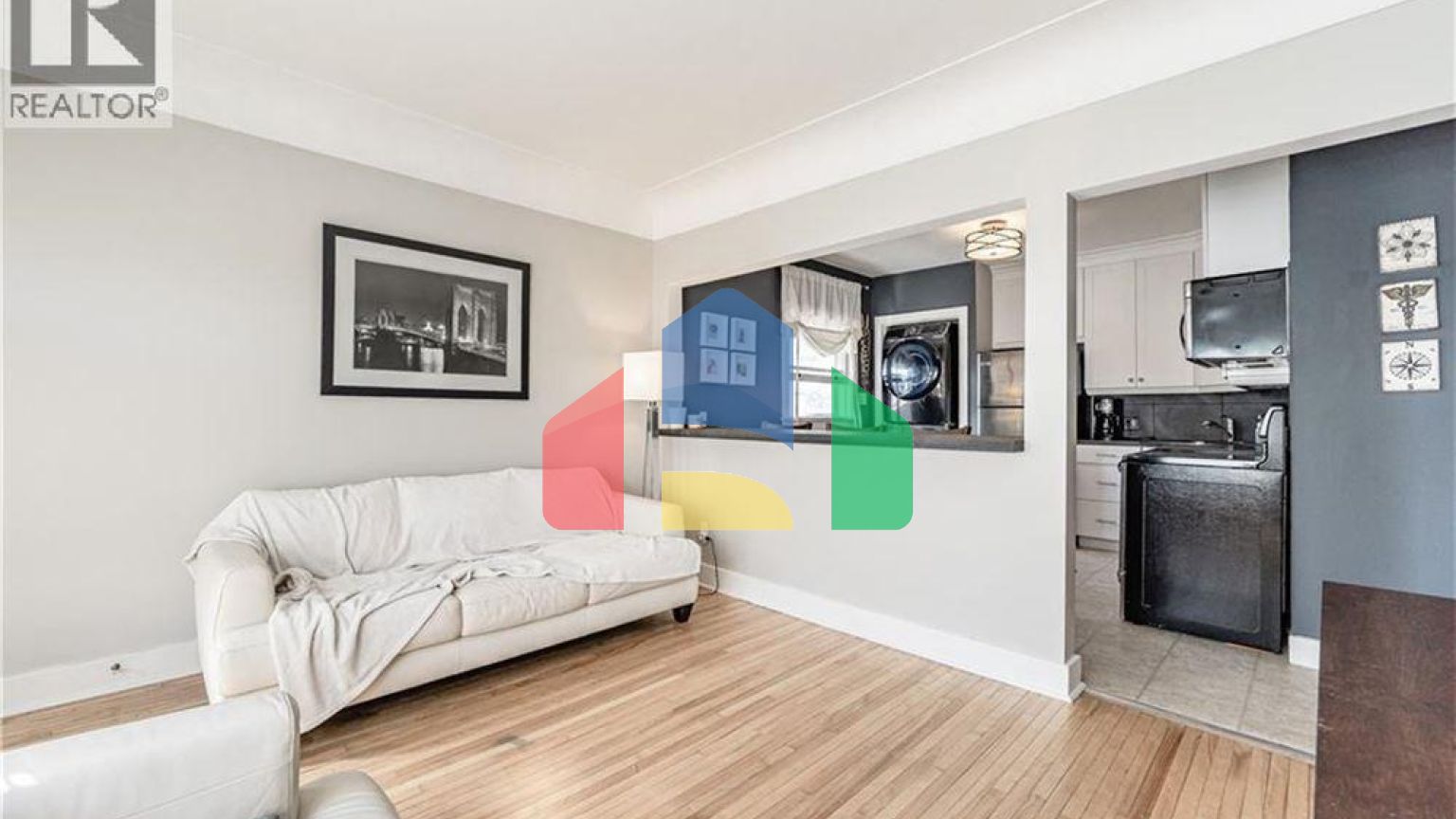 Residential - Single Family Home - Hamilton, Canada - Canada