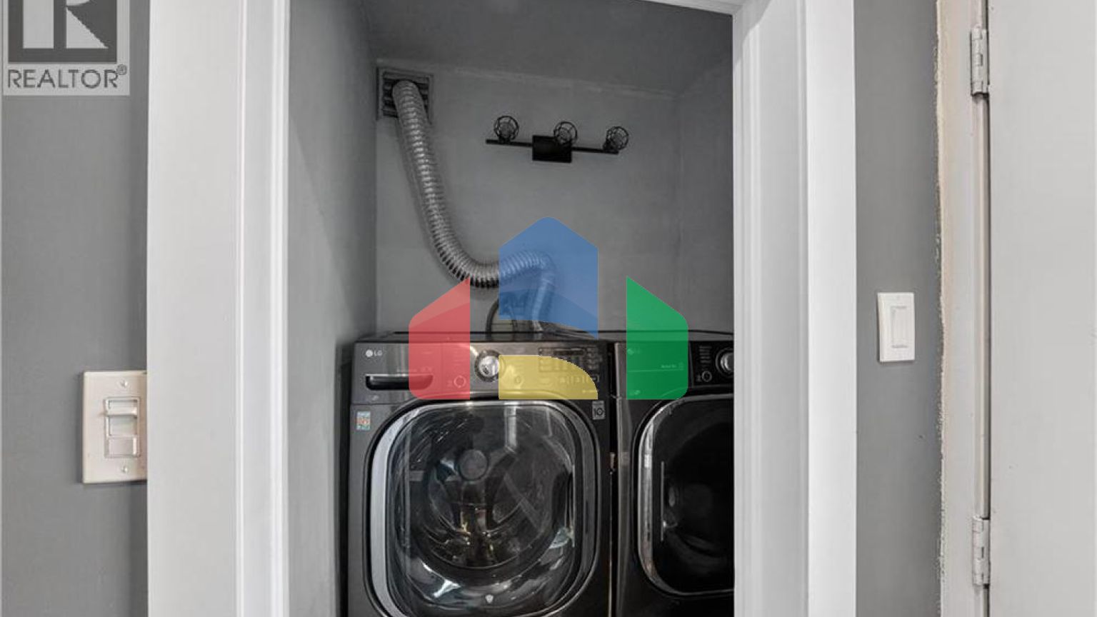 Residential - Single Family Home - Hamilton, Canada - Canada