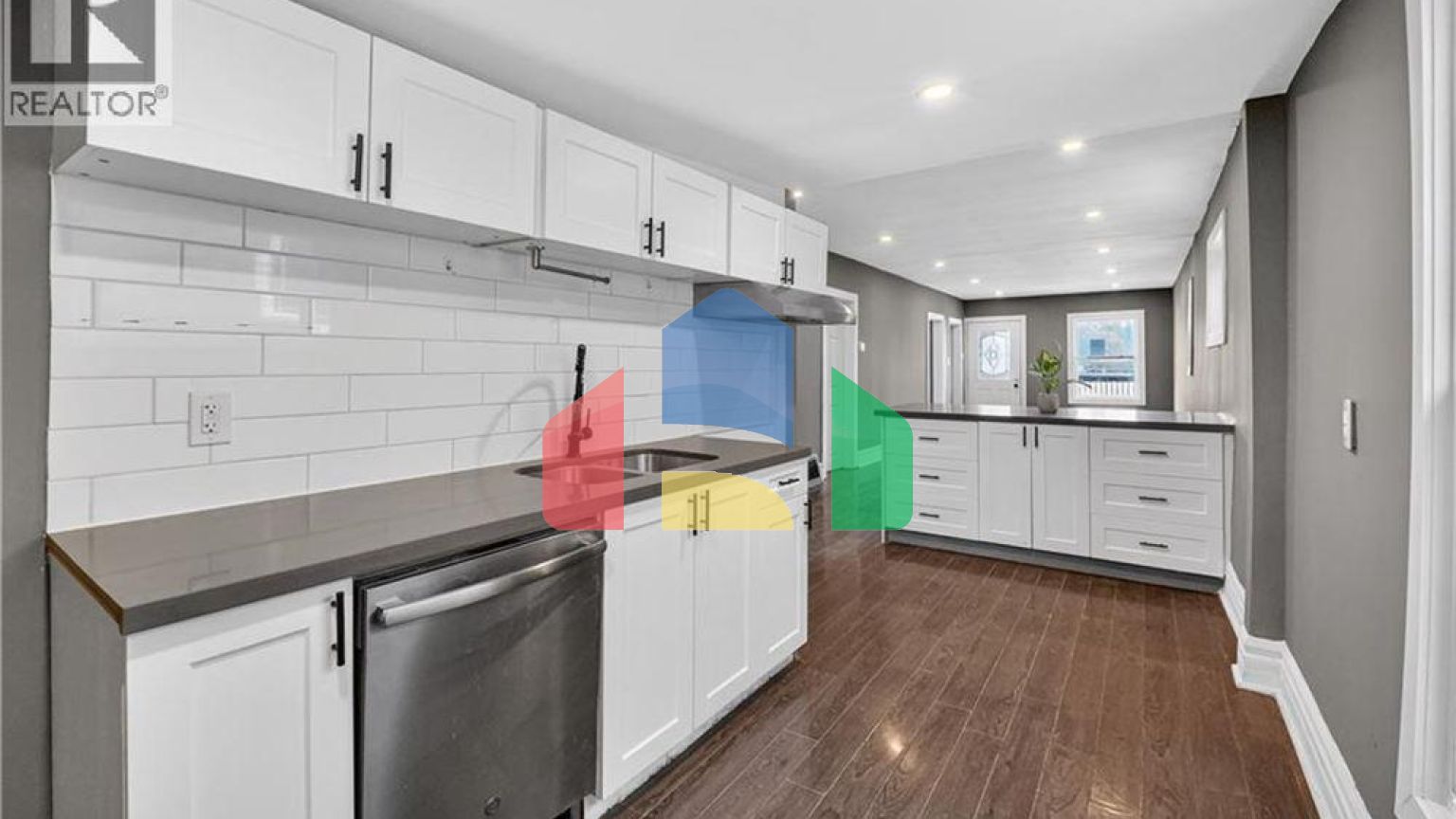 Residential - Single Family Home - Hamilton, Canada - Canada