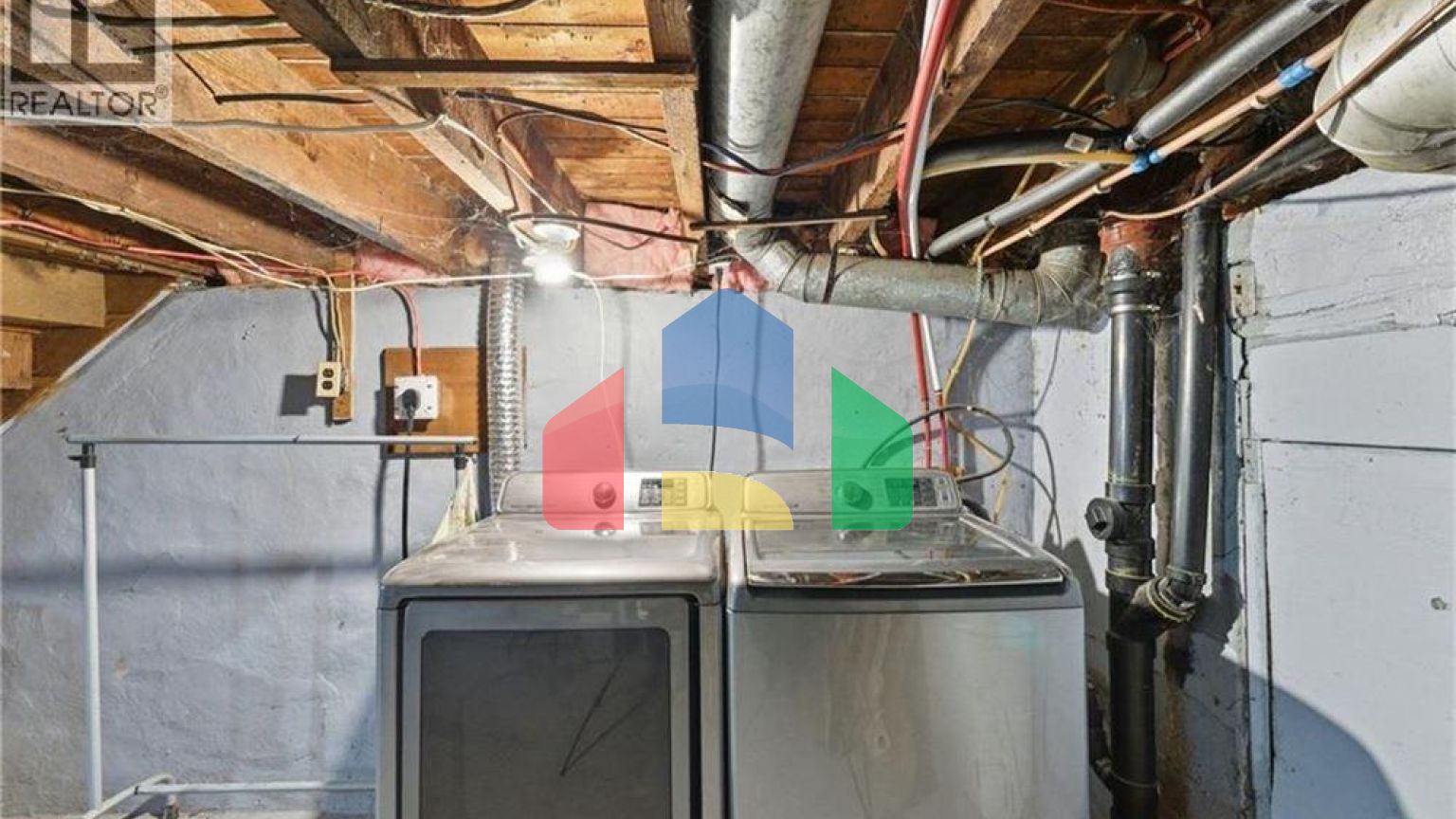 Residential - Single Family Home - Hamilton, Canada - Canada