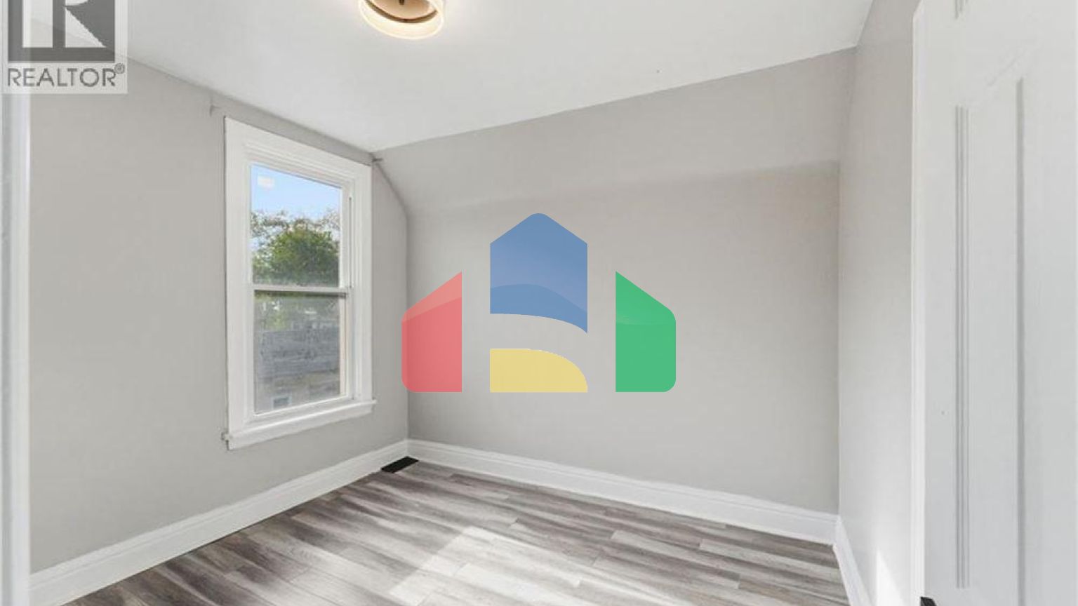 Residential - Single Family Home - Hamilton, Canada - Canada