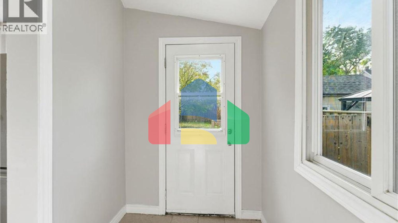 Residential - Single Family Home - Hamilton, Canada - Canada