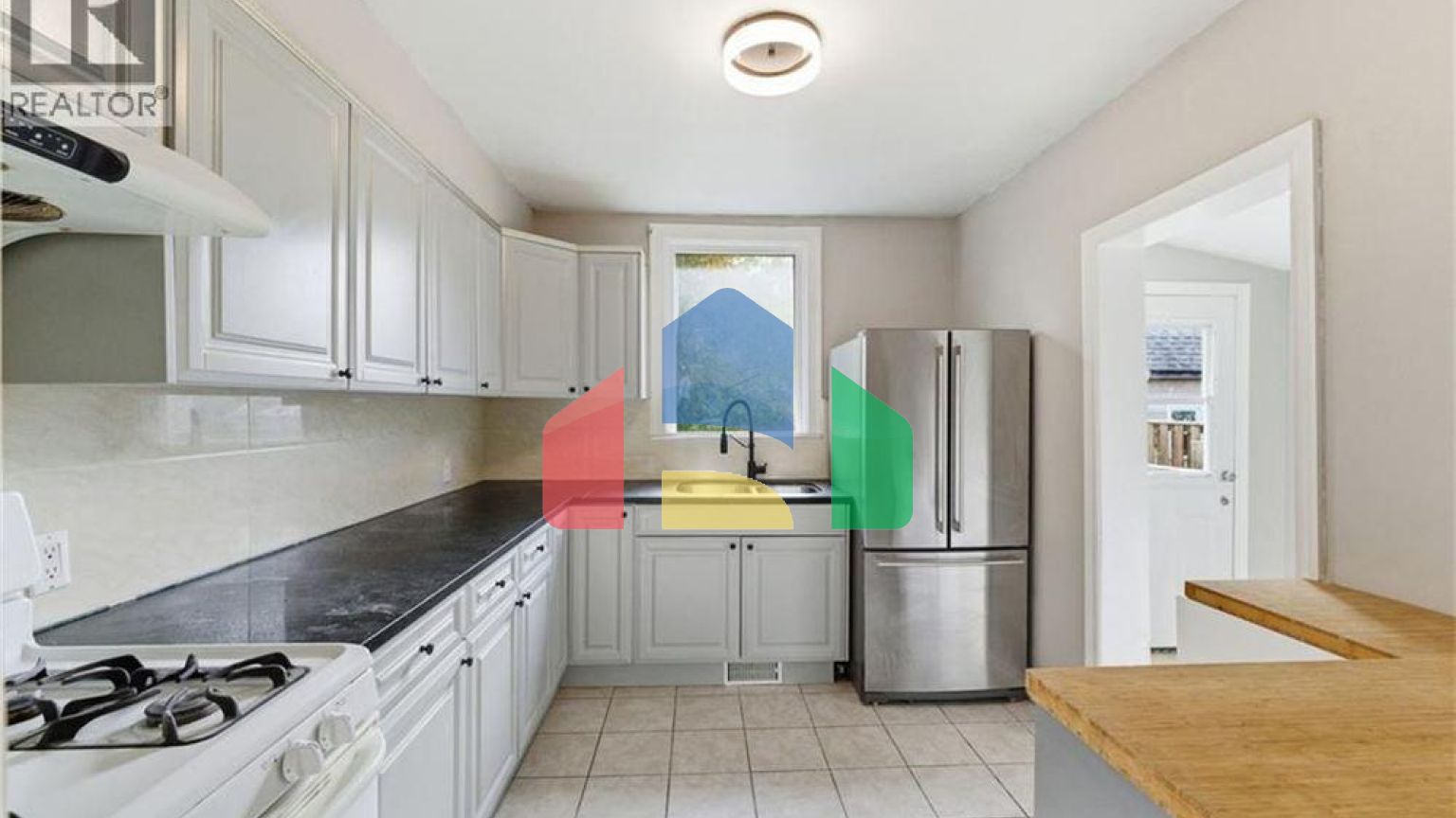 Residential - Single Family Home - Hamilton, Canada - Canada